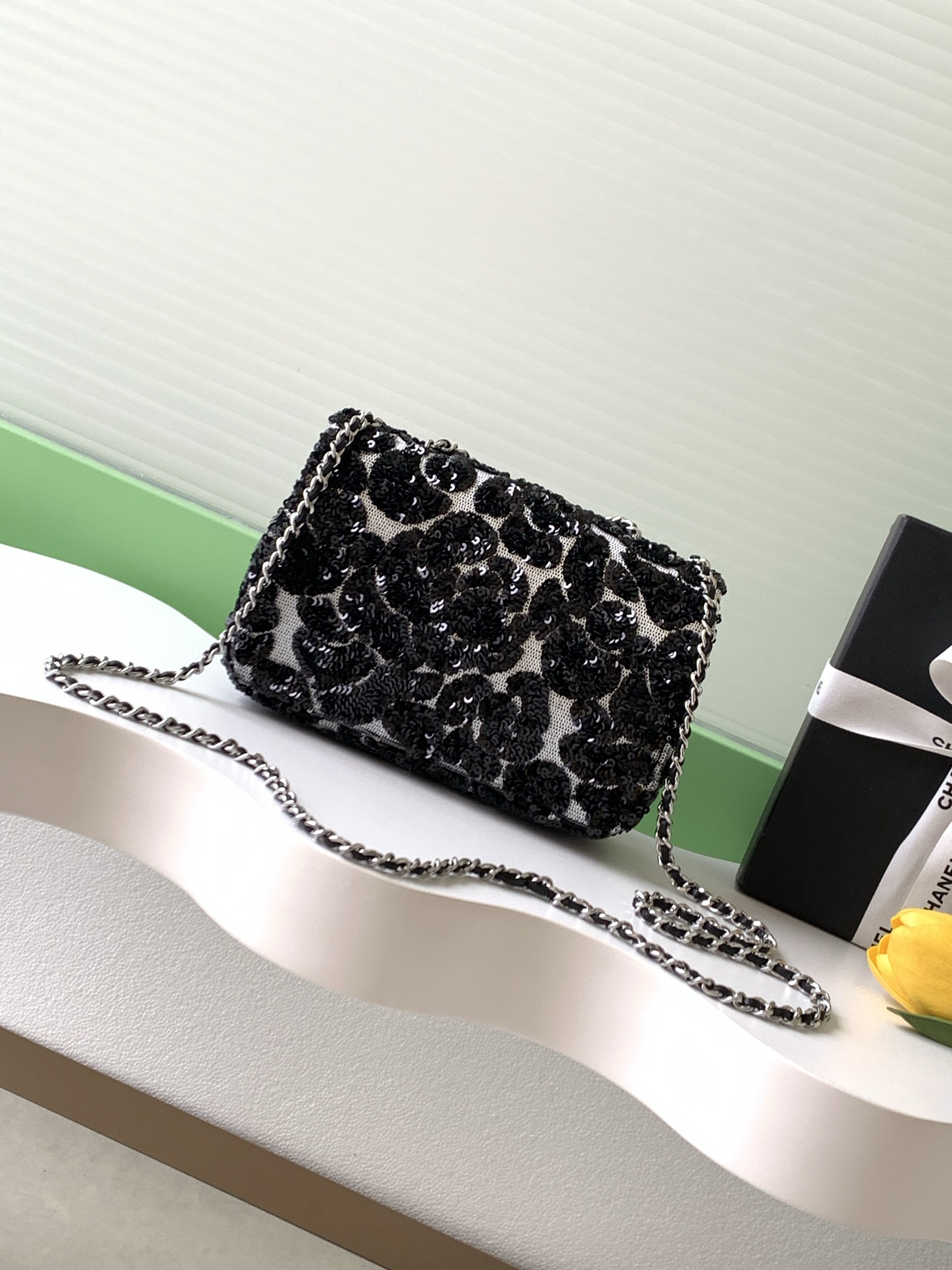[TOP] CHANEL Classic Flap Bag CF Sequins 21*14*8cm - Black