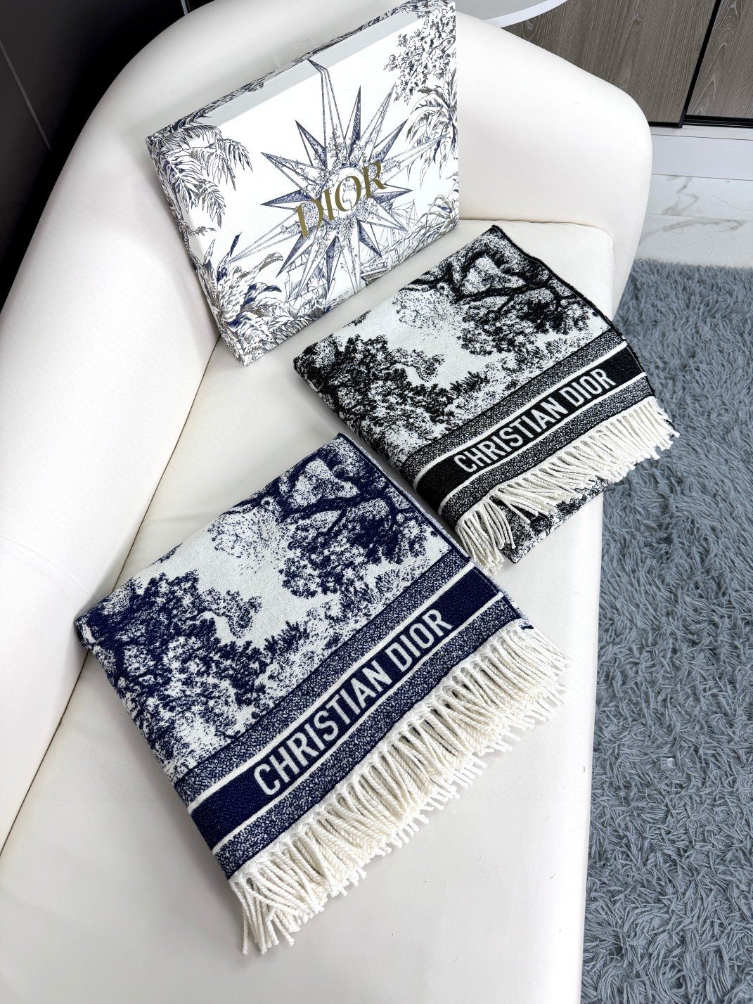 [TOP] Christian Dior Cashmere Scarf 140x140cm - Navy Blue/White
