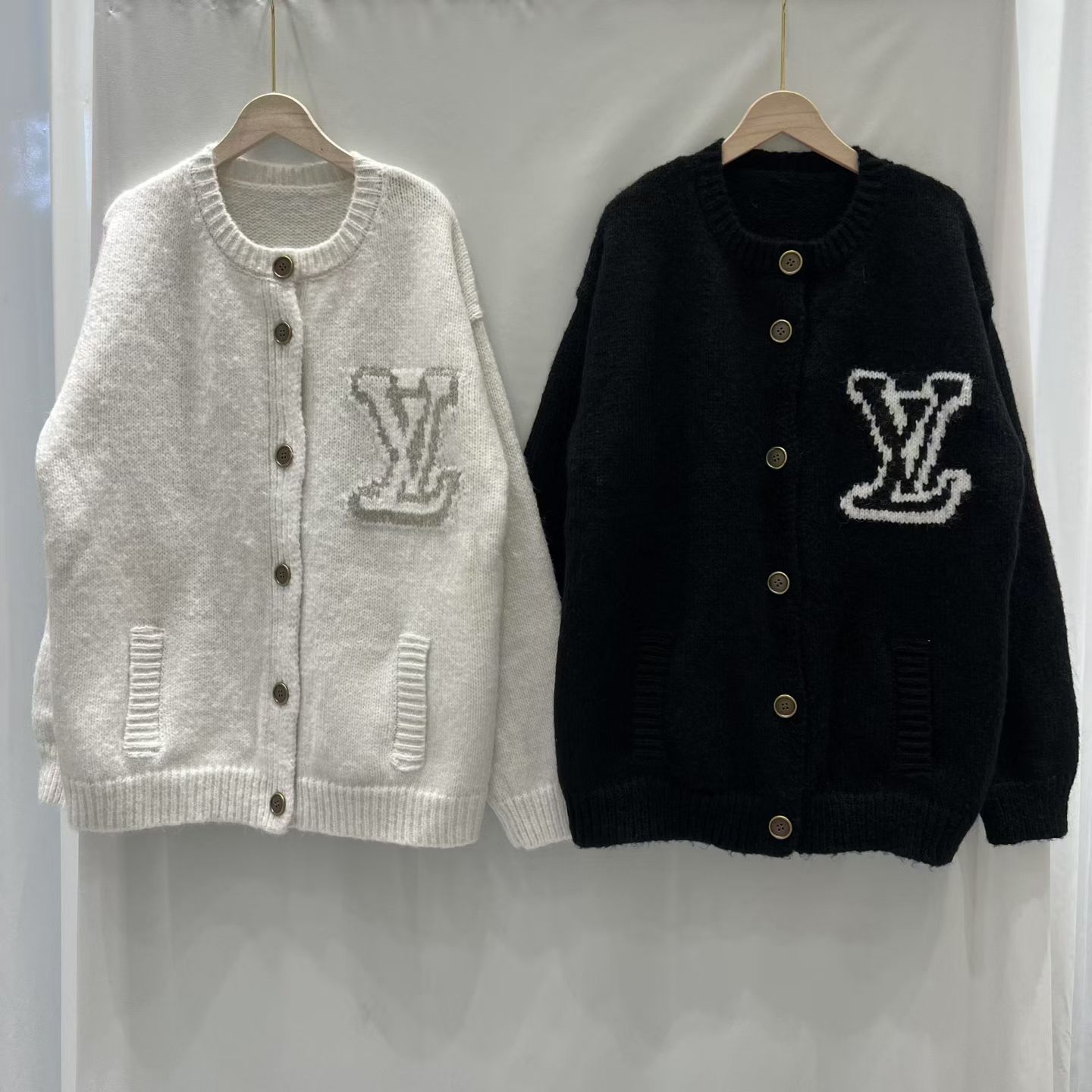 [TOP] Louis Vuitton LV Sweater -  2 Colors