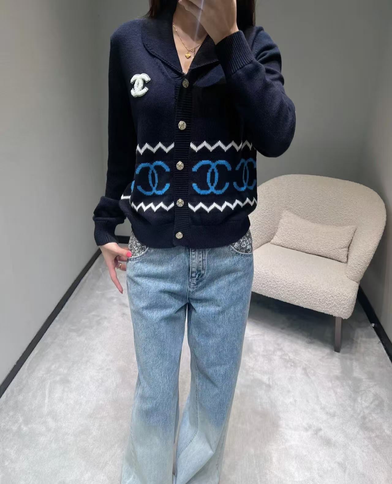 [TOP] CHANEL Cardigan -  Blue