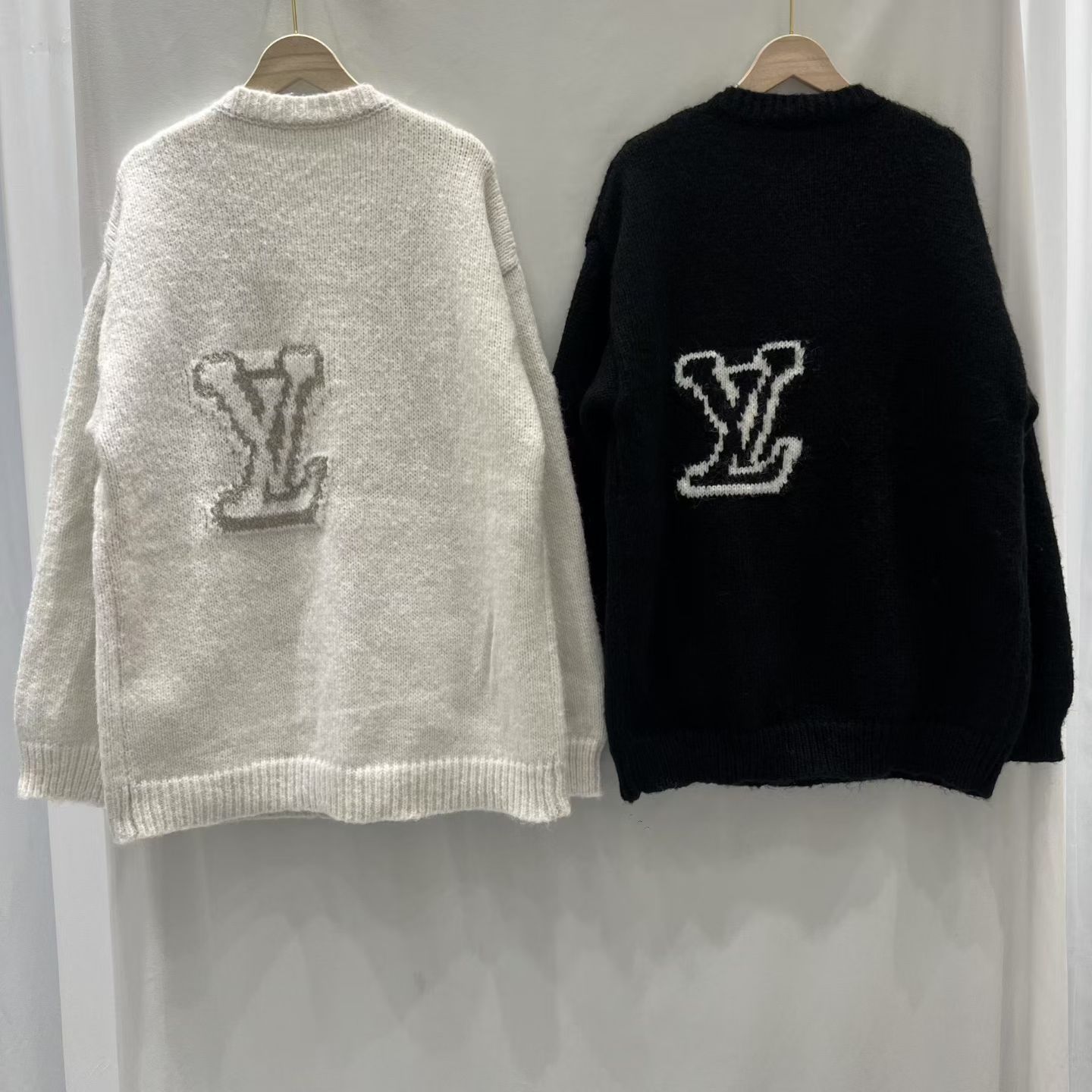 [TOP] Louis Vuitton LV Sweater -  2 Colors