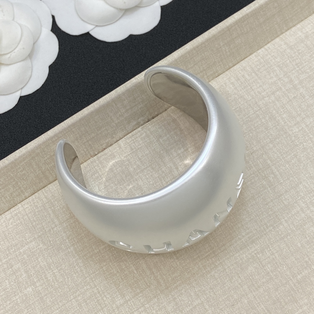 [TOP] CHANEL Bracelet - White