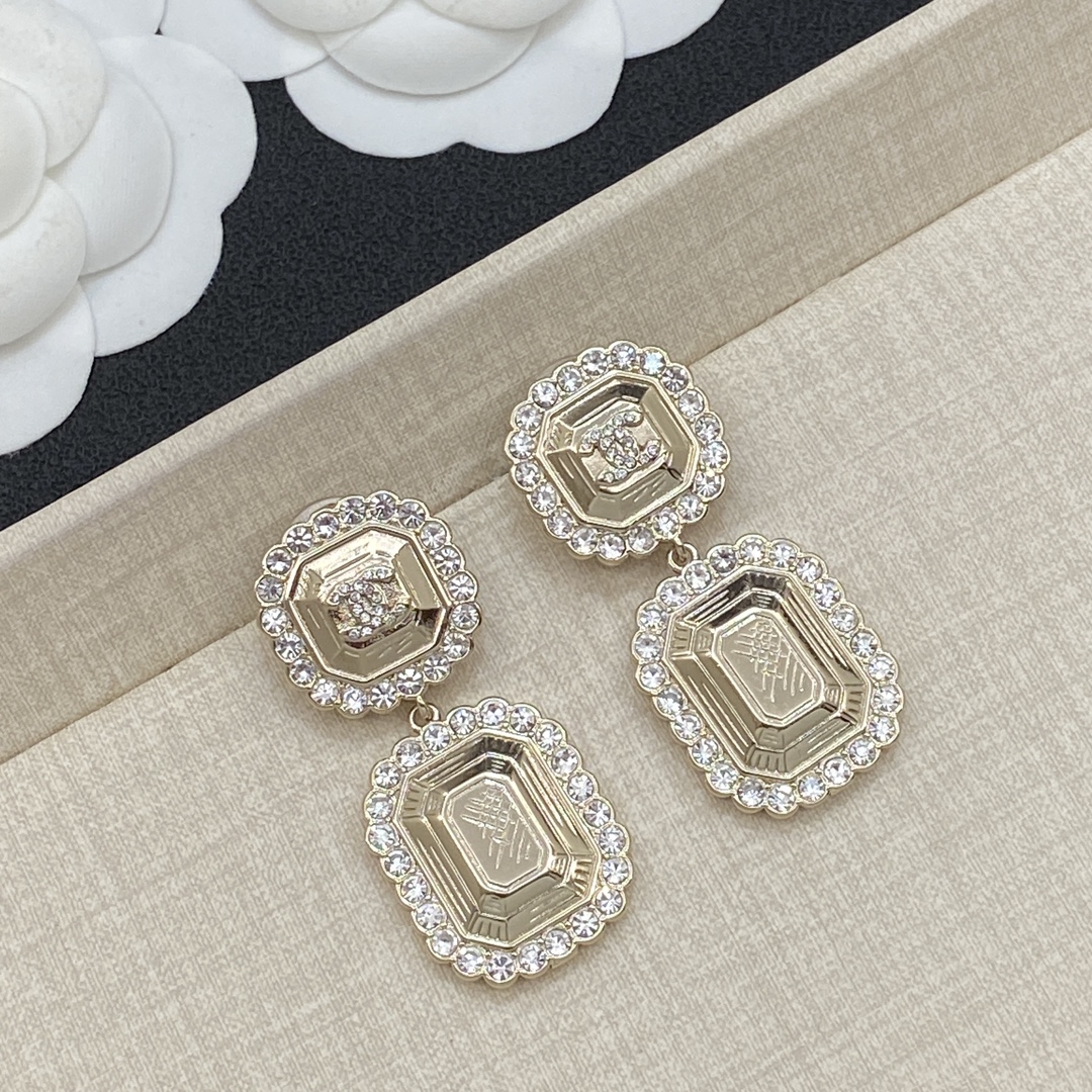 [TOP] CHANEL CC Earrings - Gold