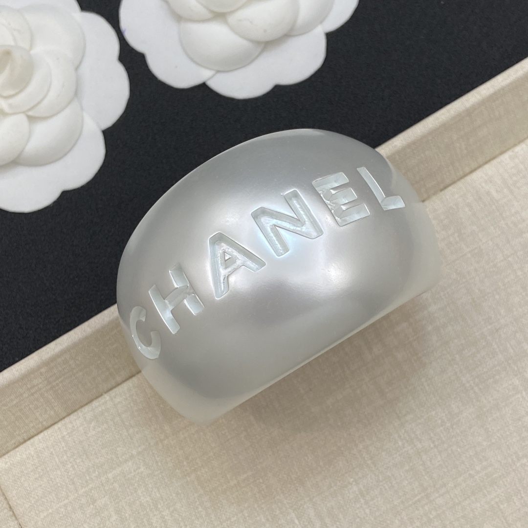 [TOP] CHANEL Bracelet - White