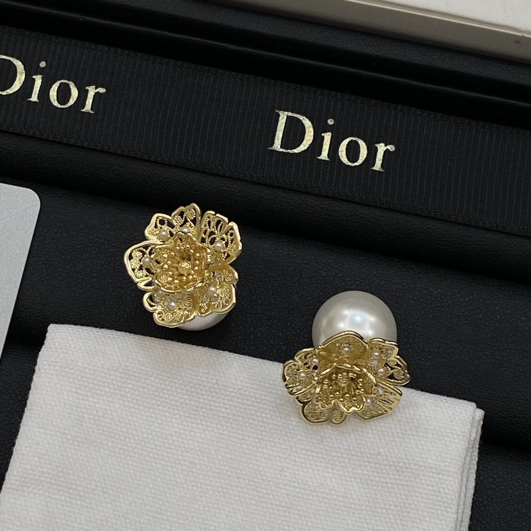 [TOP] Christian Dior Earrings - Gold