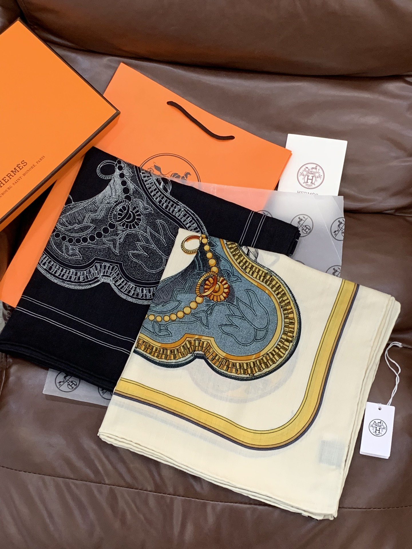 [TOP] HERMES 70% Cashmere + 30% Silk Scarf 140x140 cm - 2 Colors