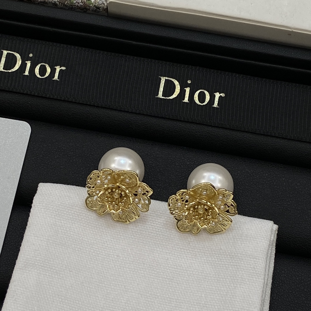 [TOP] Christian Dior Earrings - Gold