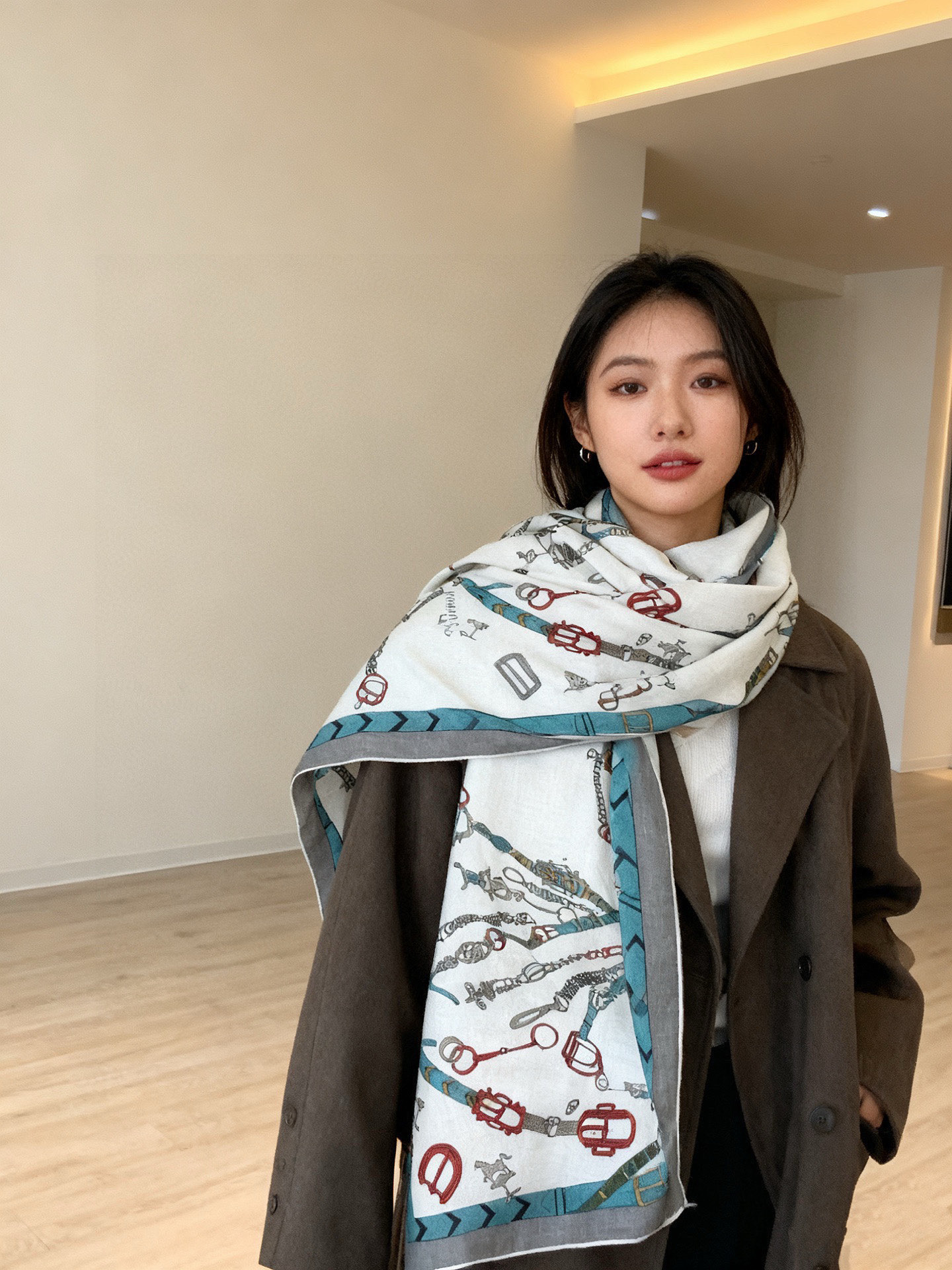 [TOP] HERMES 70% Cashmere + 30% Silk Scarf 140x140 cm - 4 Colors