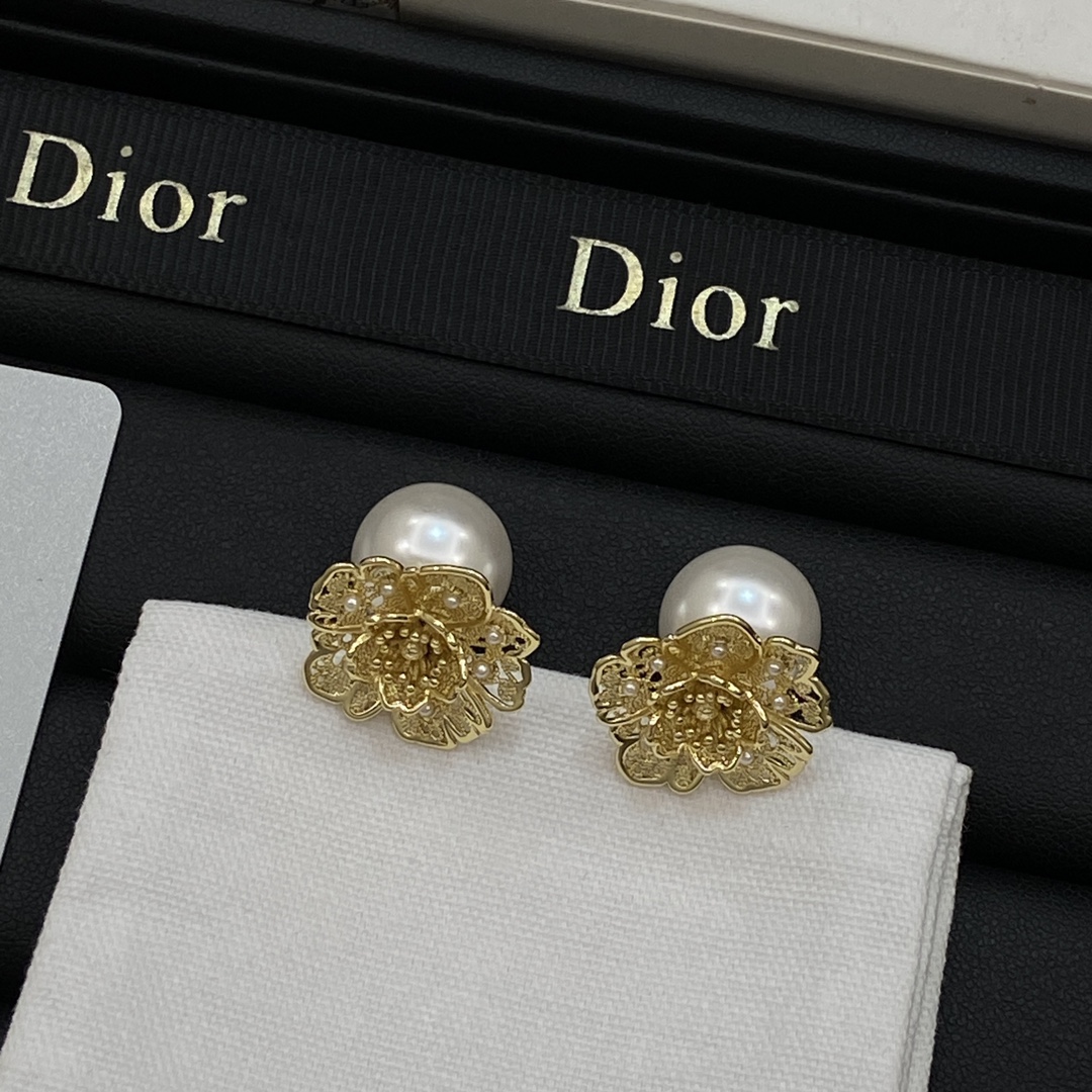 [TOP] Christian Dior Earrings - Gold