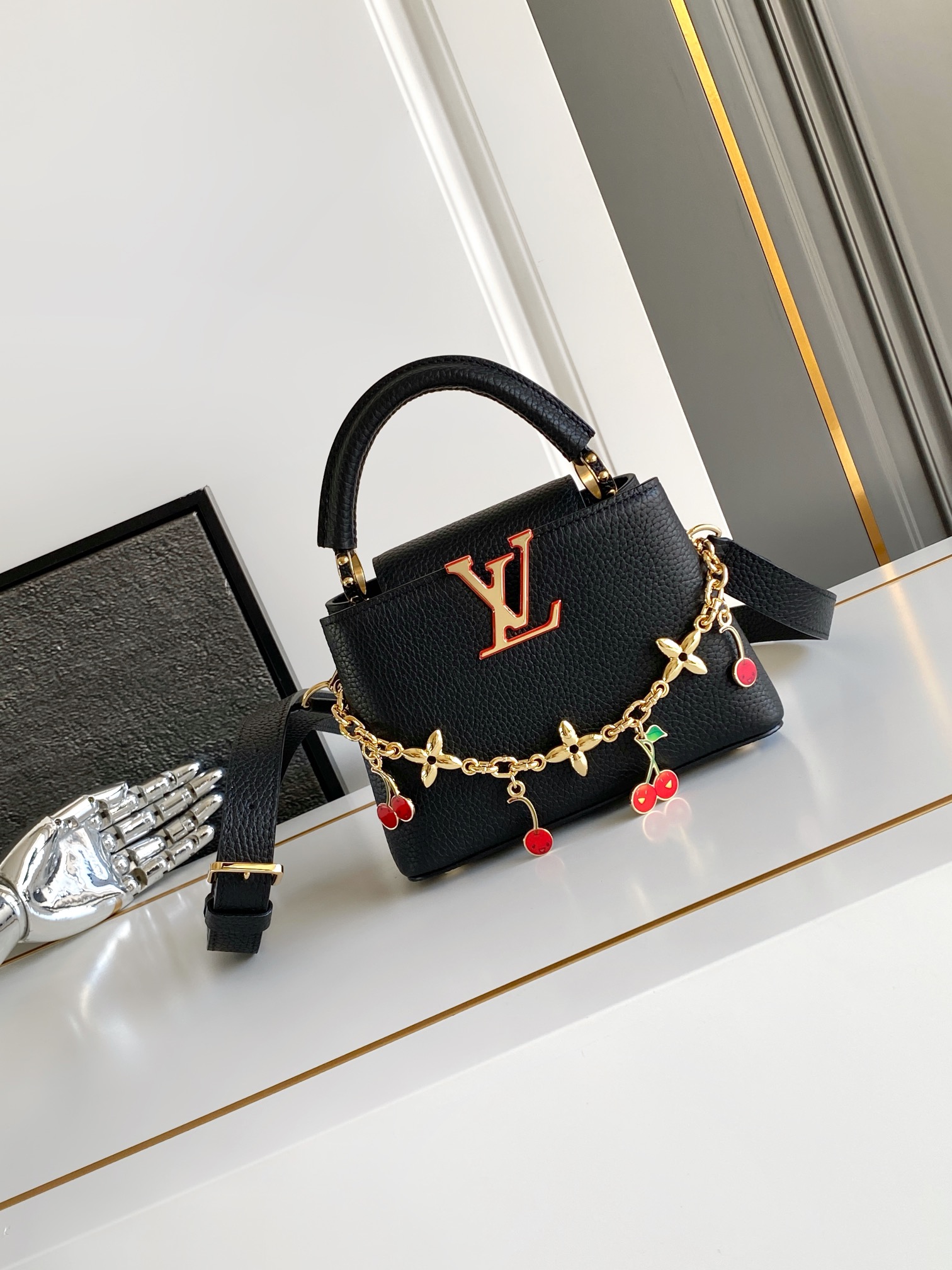 [TOP] Louis Vuitton LV Capucines Bag 21cm/27cm - Black
