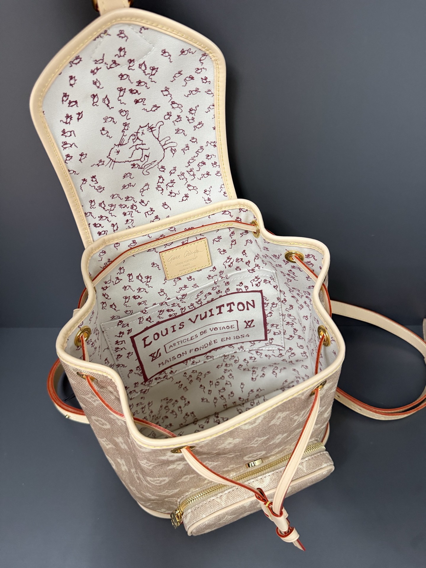 [TOP] Louis Vuitton LV Travels With Montsouris Backpack 30 x 18 x 28 cm - Beige