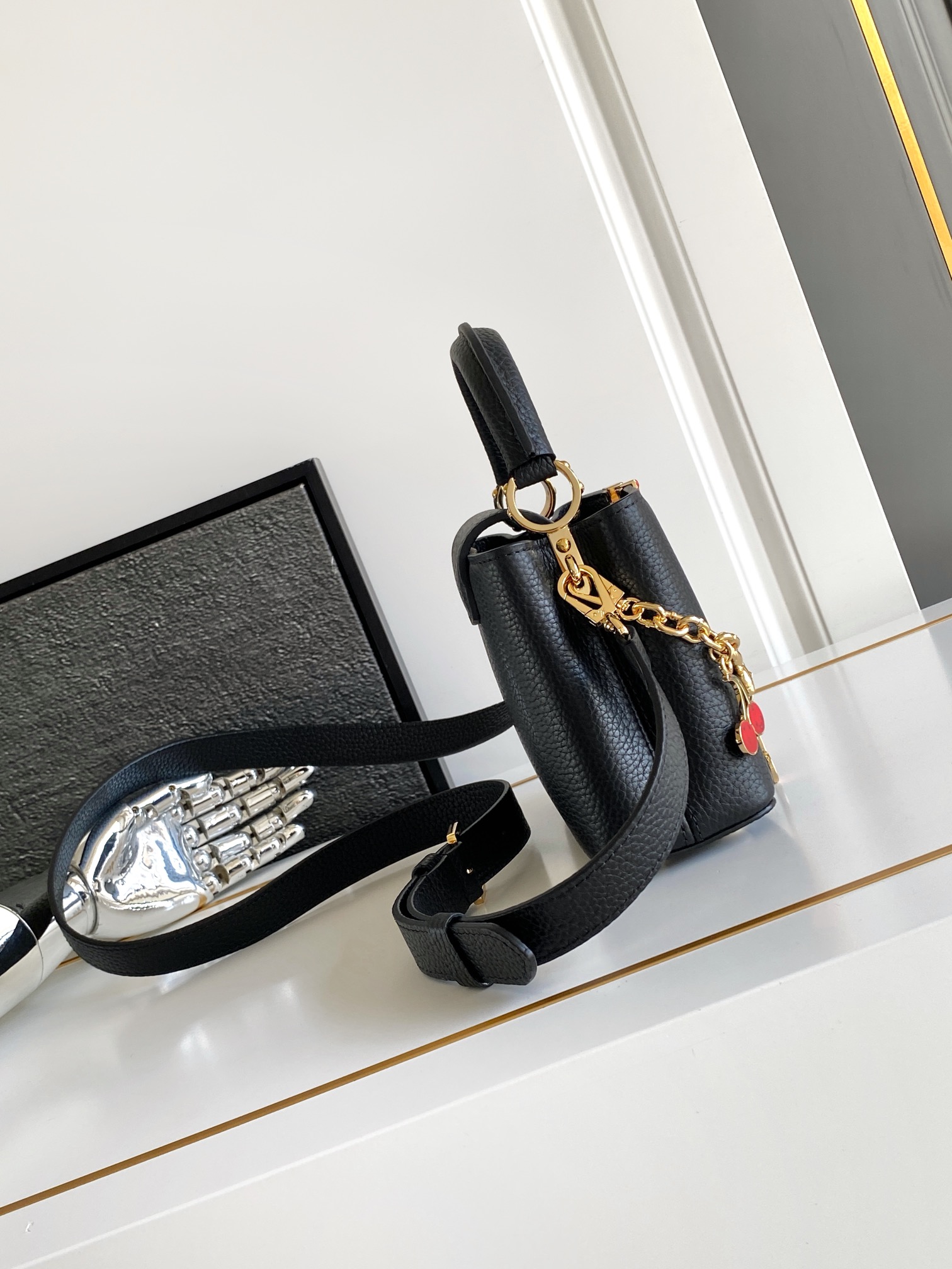 [TOP] Louis Vuitton LV Capucines Bag 21cm/27cm - Black