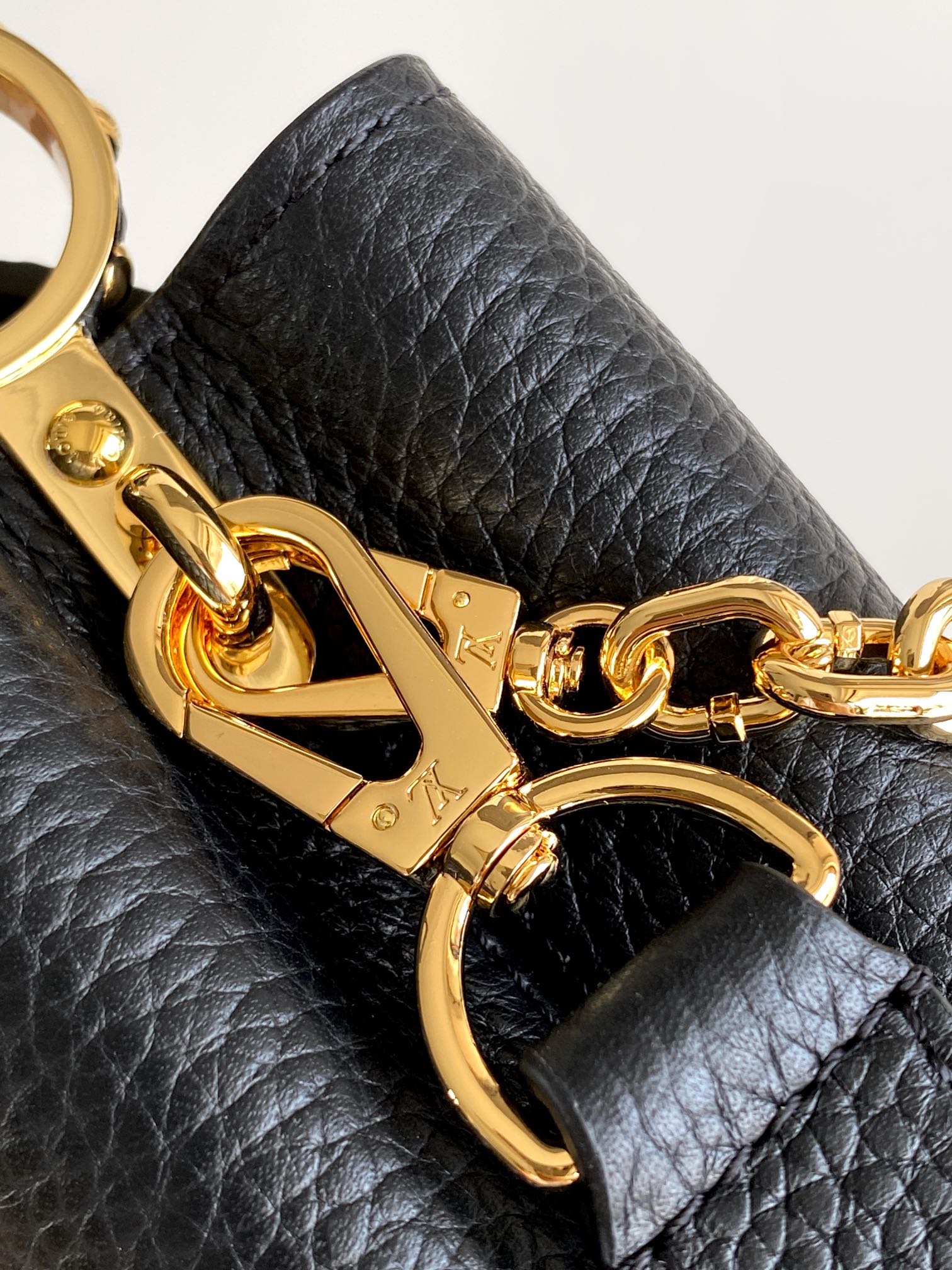 [TOP] Louis Vuitton LV Capucines Bag 21cm/27cm - Black