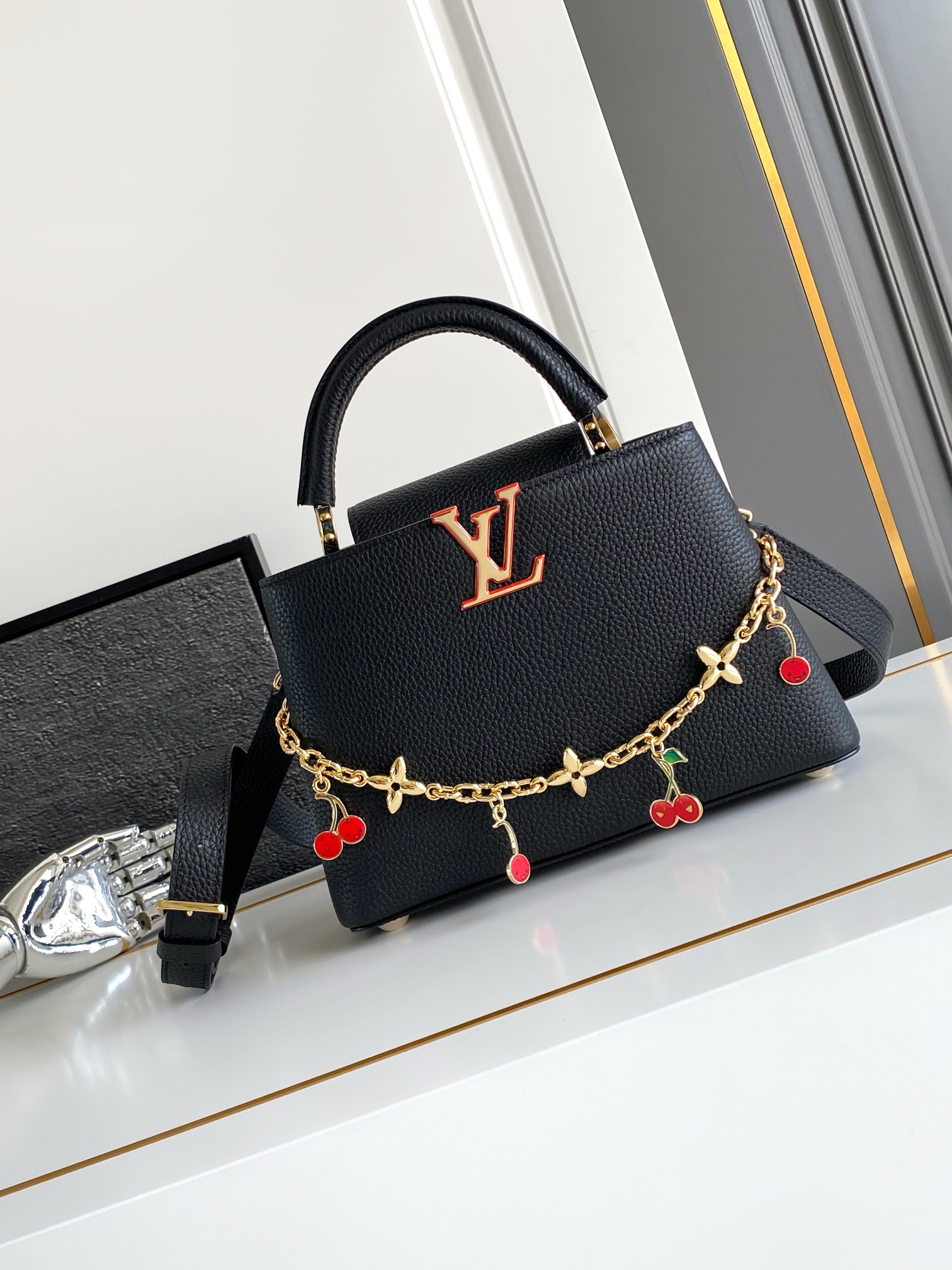 [TOP] Louis Vuitton LV Capucines Bag 21cm/27cm - Black