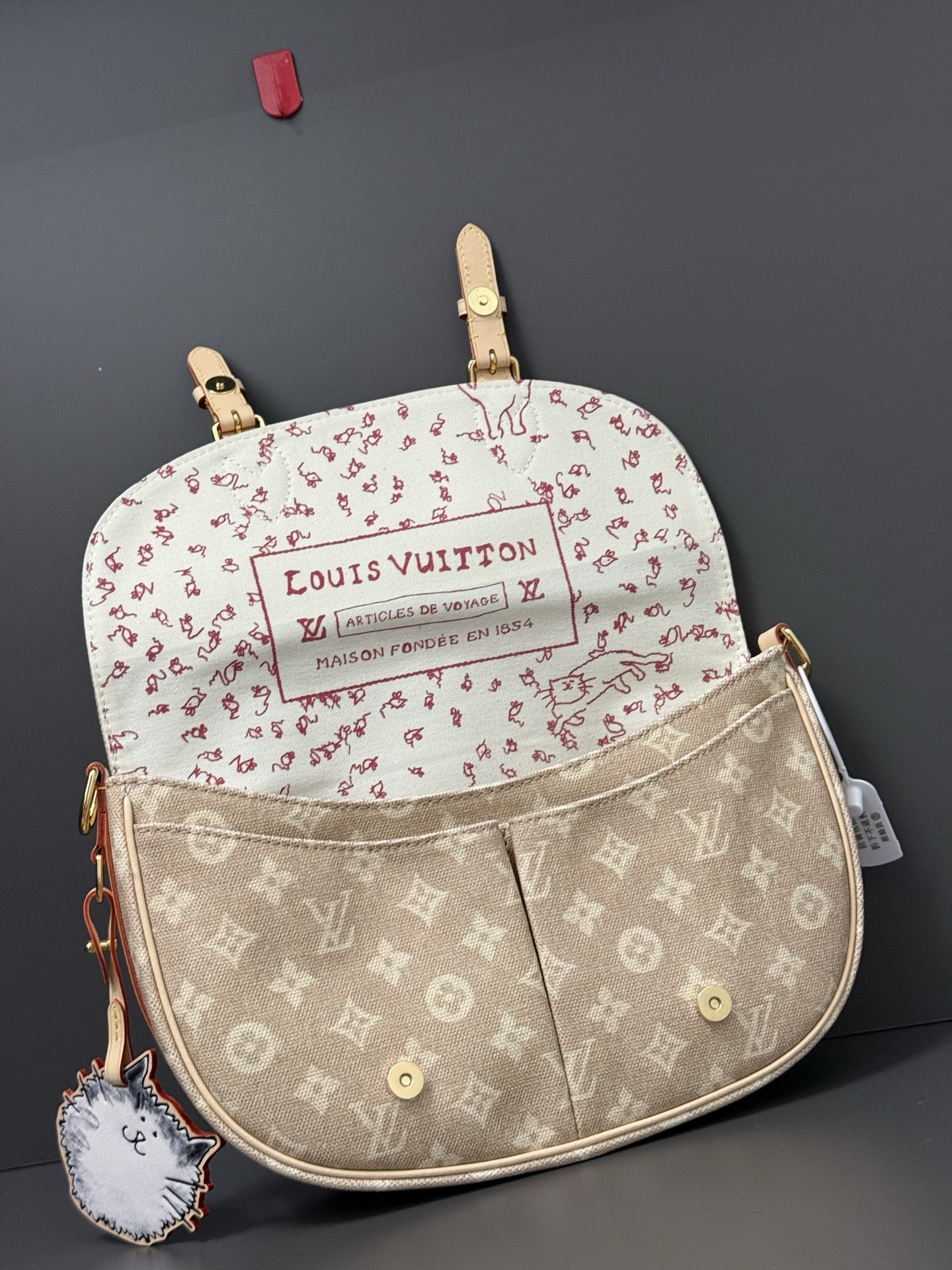 [TOP] Louis Vuitton LV Travels With Grace Coddington Escape Bag 21x7x30 cm - Beige