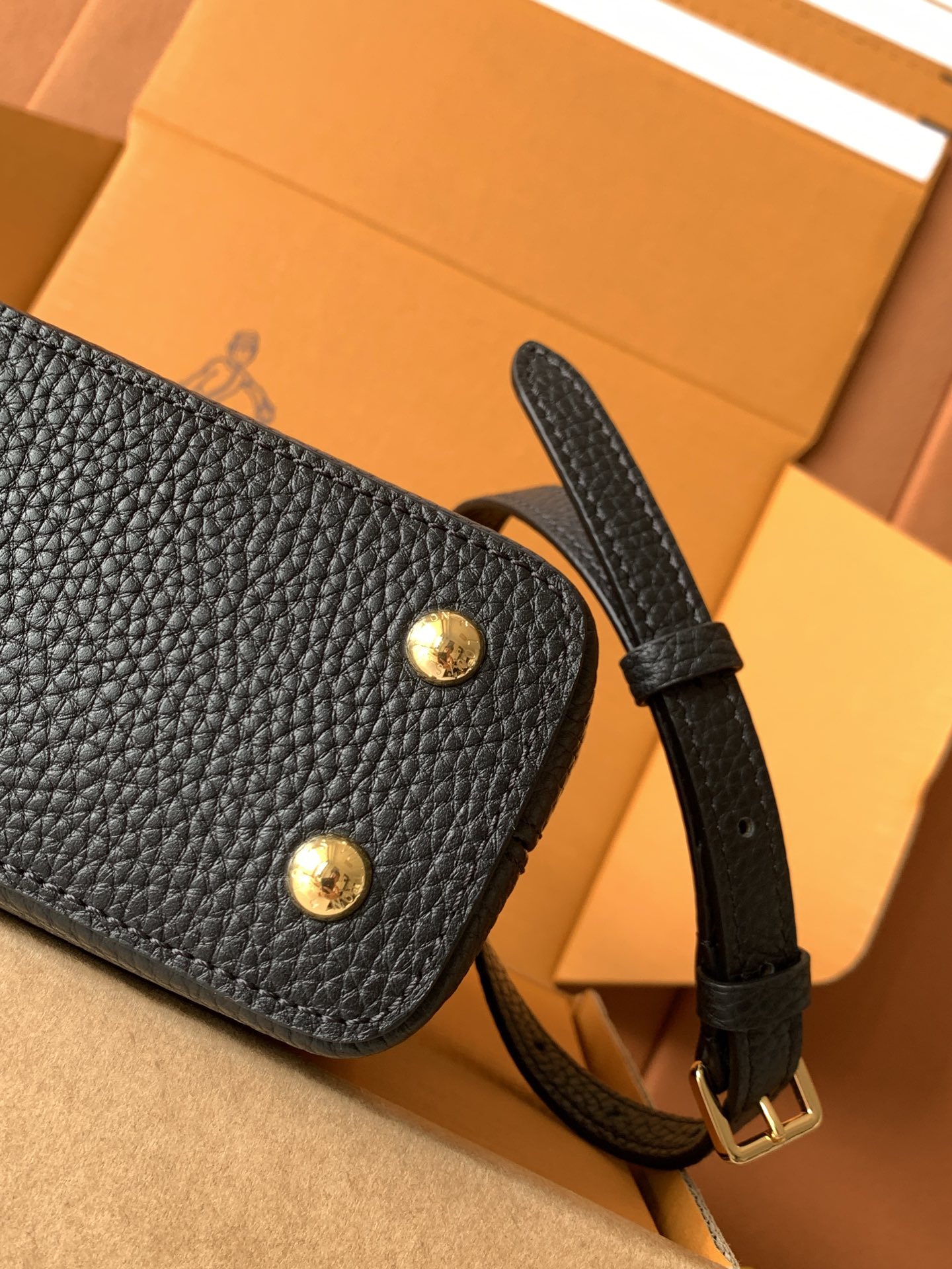 [TOP] Louis Vuitton LV Capucines Bag 21cm/27cm - Black