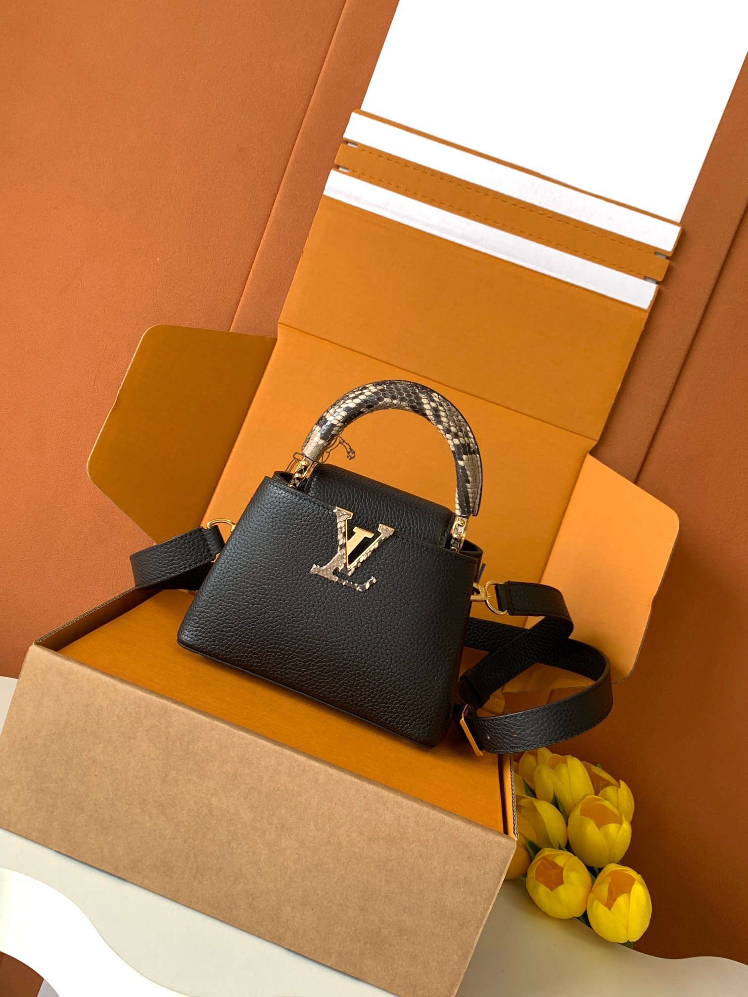 [TOP] Louis Vuitton LV Capucines Bag 21cm/27cm - Black with Glossy Python Gold