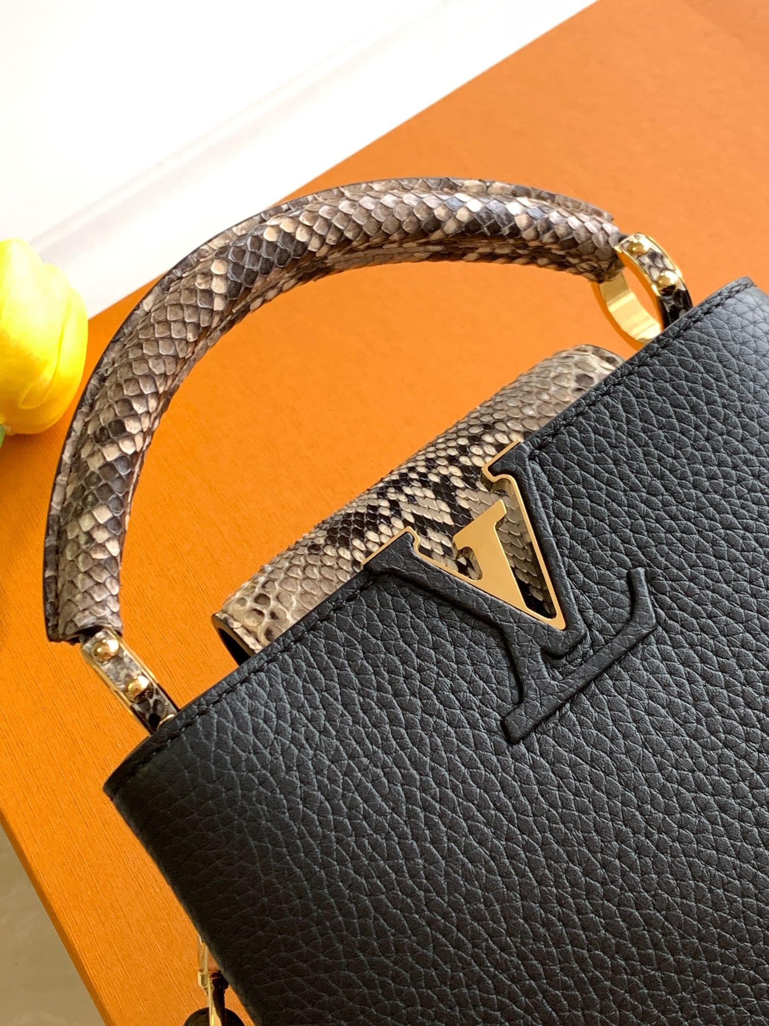 [TOP] Louis Vuitton LV Capucines Bag 21cm/27cm - Black with Glossy Python Gold