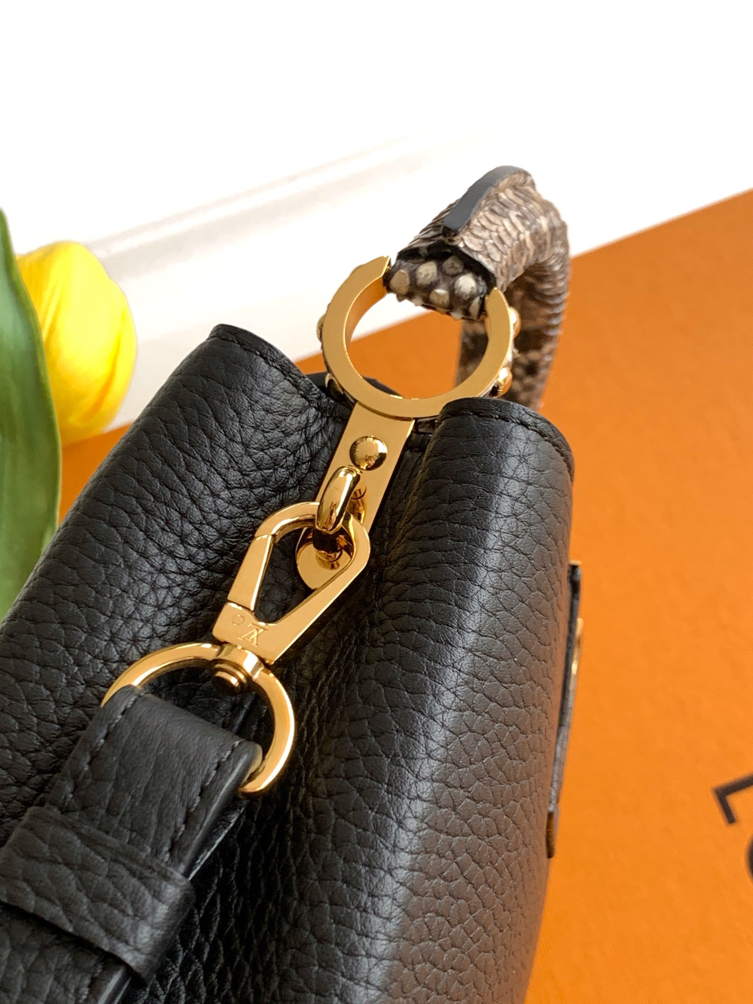 [TOP] Louis Vuitton LV Capucines Bag 21cm/27cm - Black with Glossy Python Gold