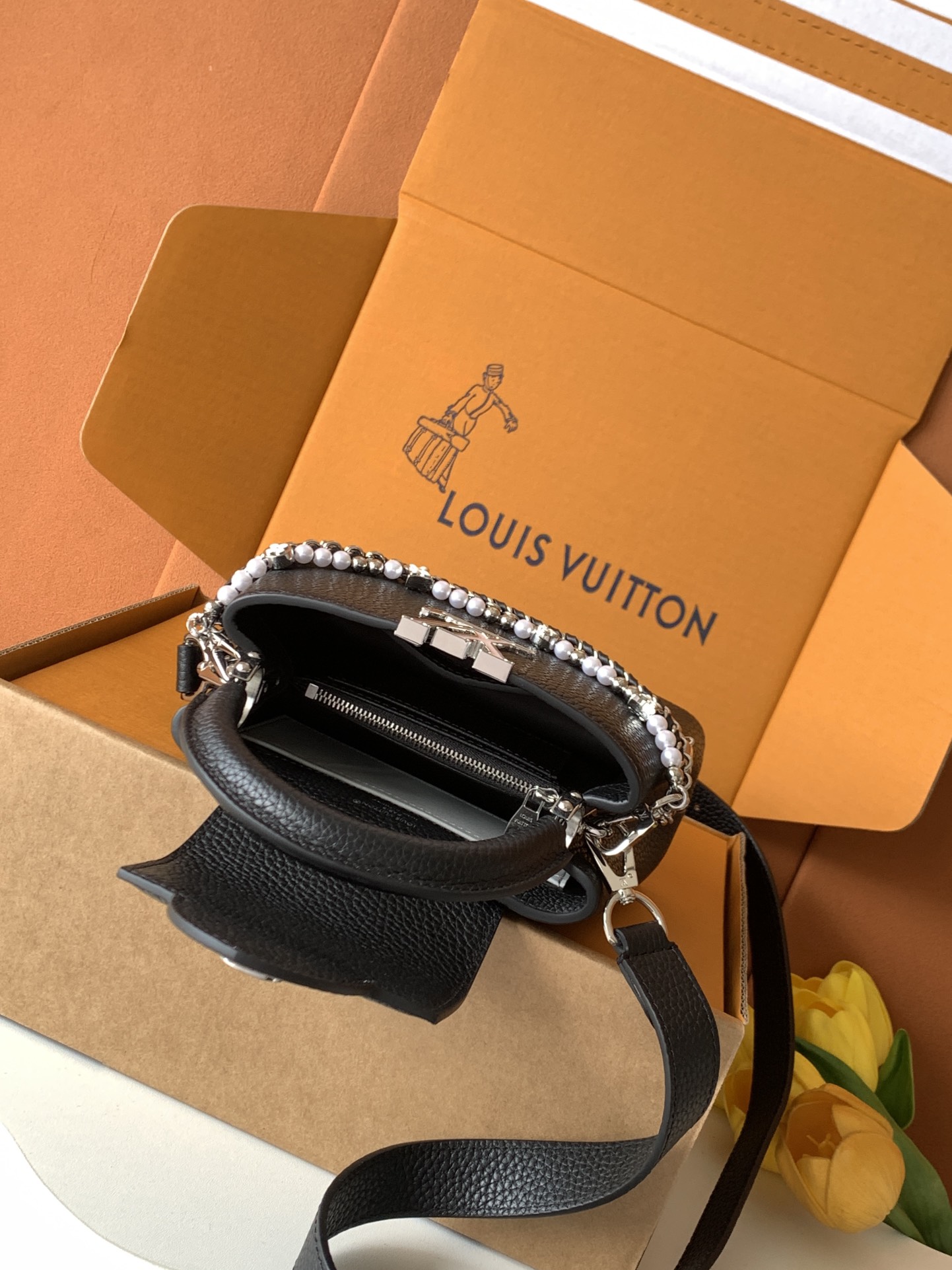 [TOP] Louis Vuitton LV Capucines Bag 21cm/27cm - Black