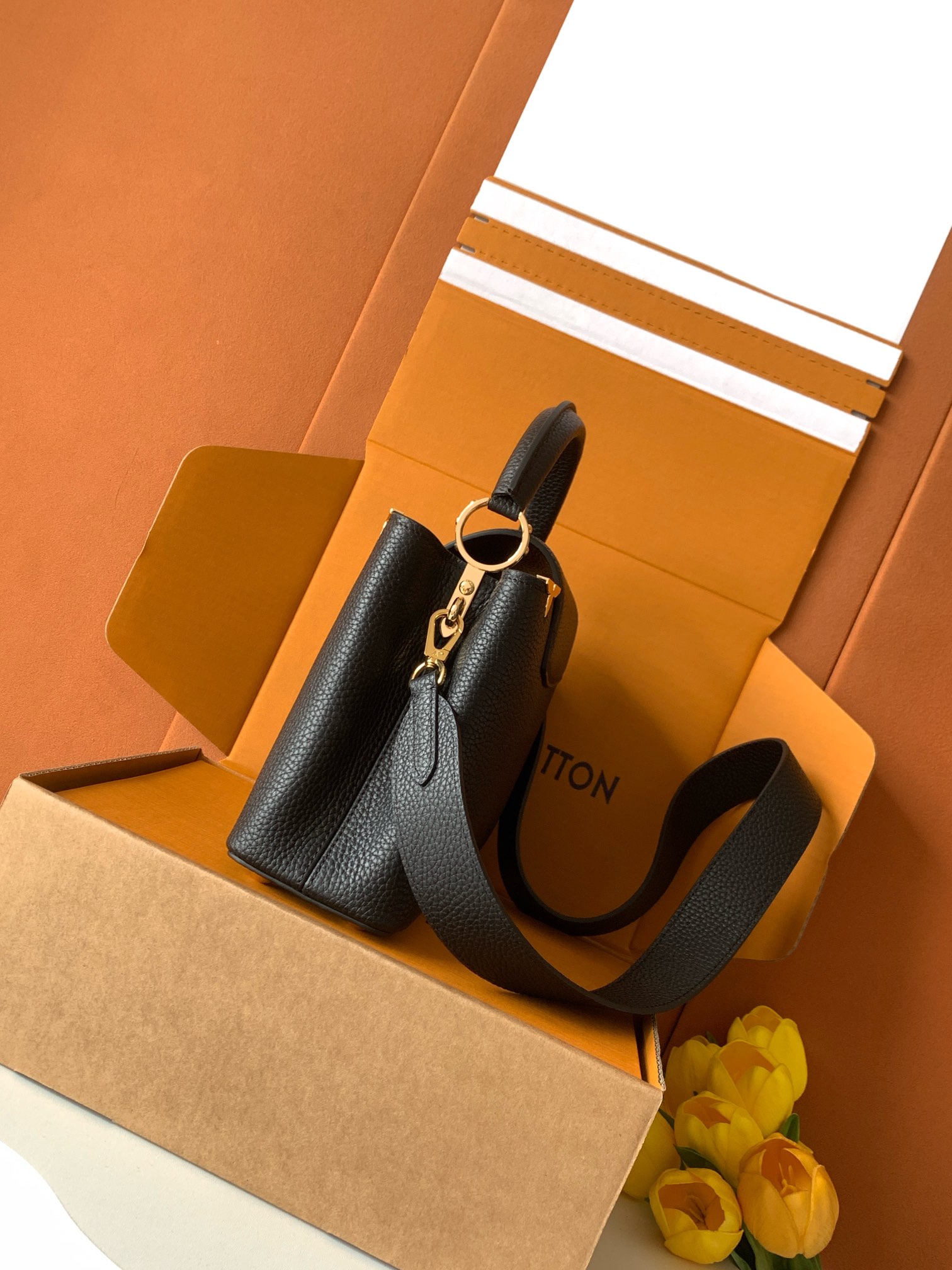 [TOP] Louis Vuitton LV Capucines Bag 27cm - Black