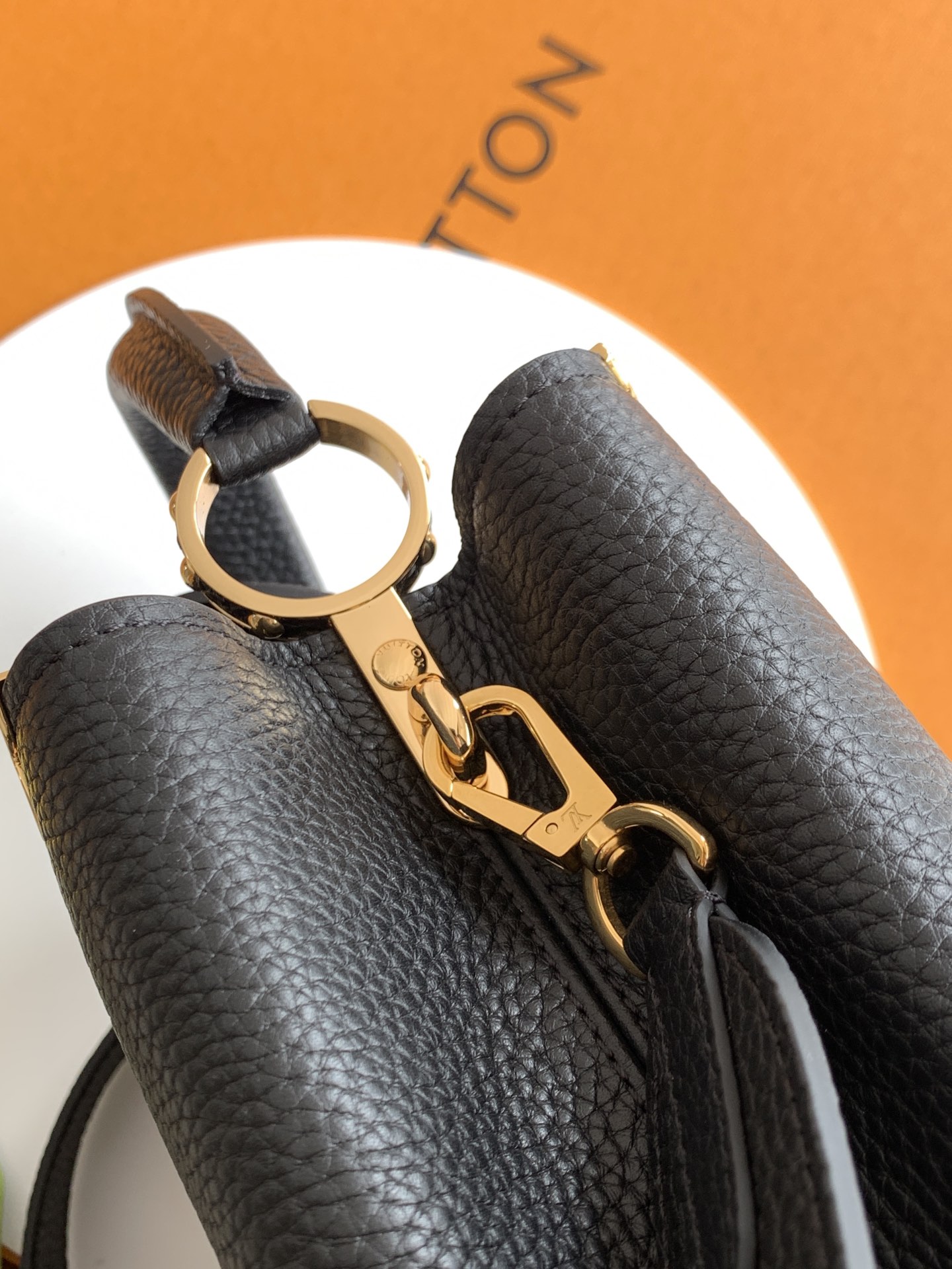 [TOP] Louis Vuitton LV Capucines Bag 27cm - Black