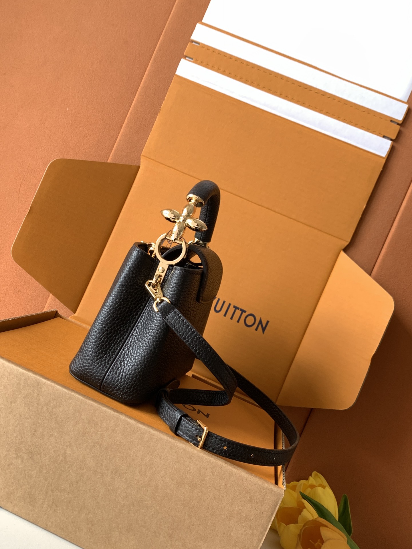 [TOP] Louis Vuitton LV Capucines Bag 21cm/27cm - Black