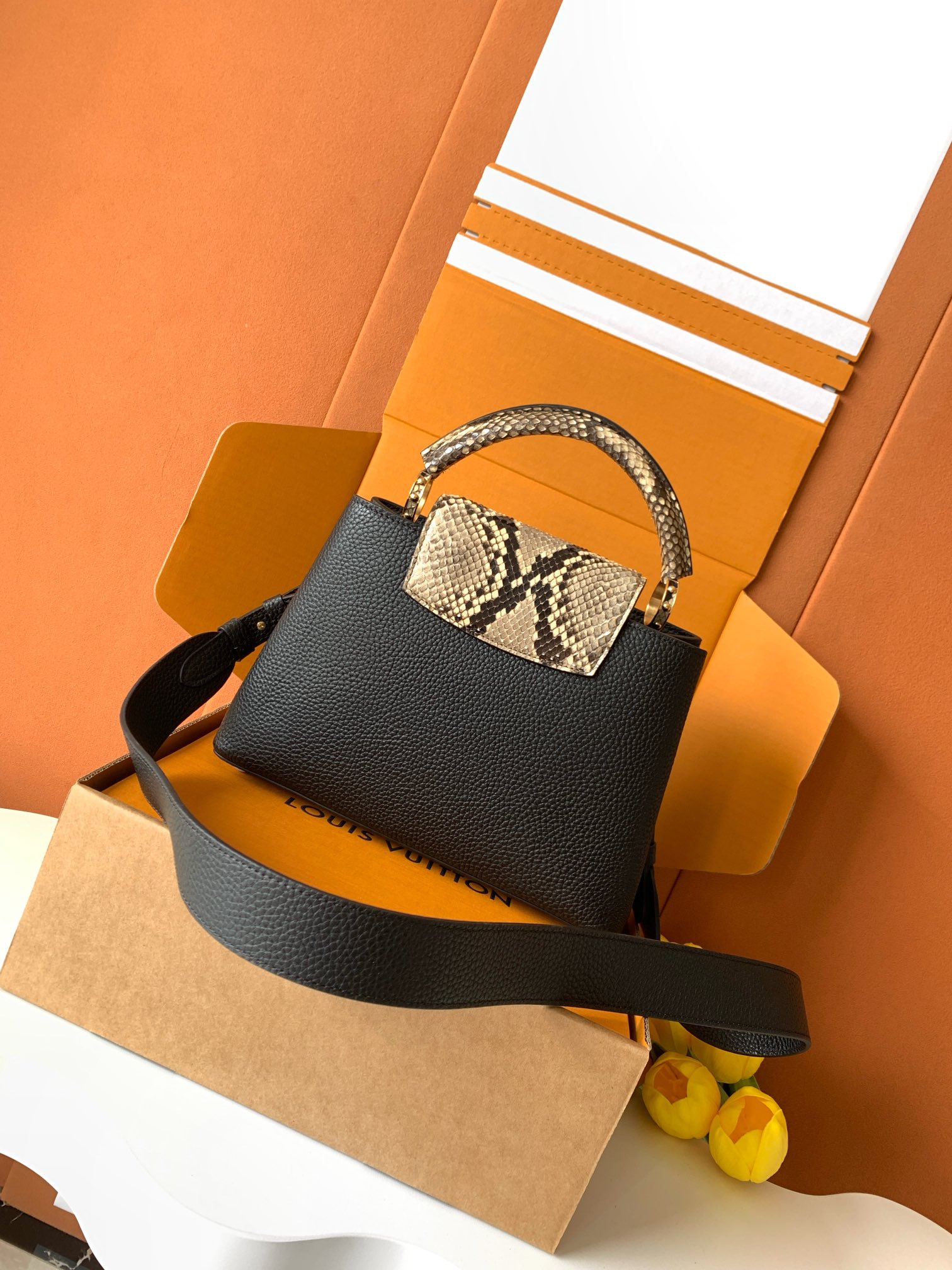 [TOP] Louis Vuitton LV Capucines Bag 21cm/27cm - Black with Glossy Python Gold