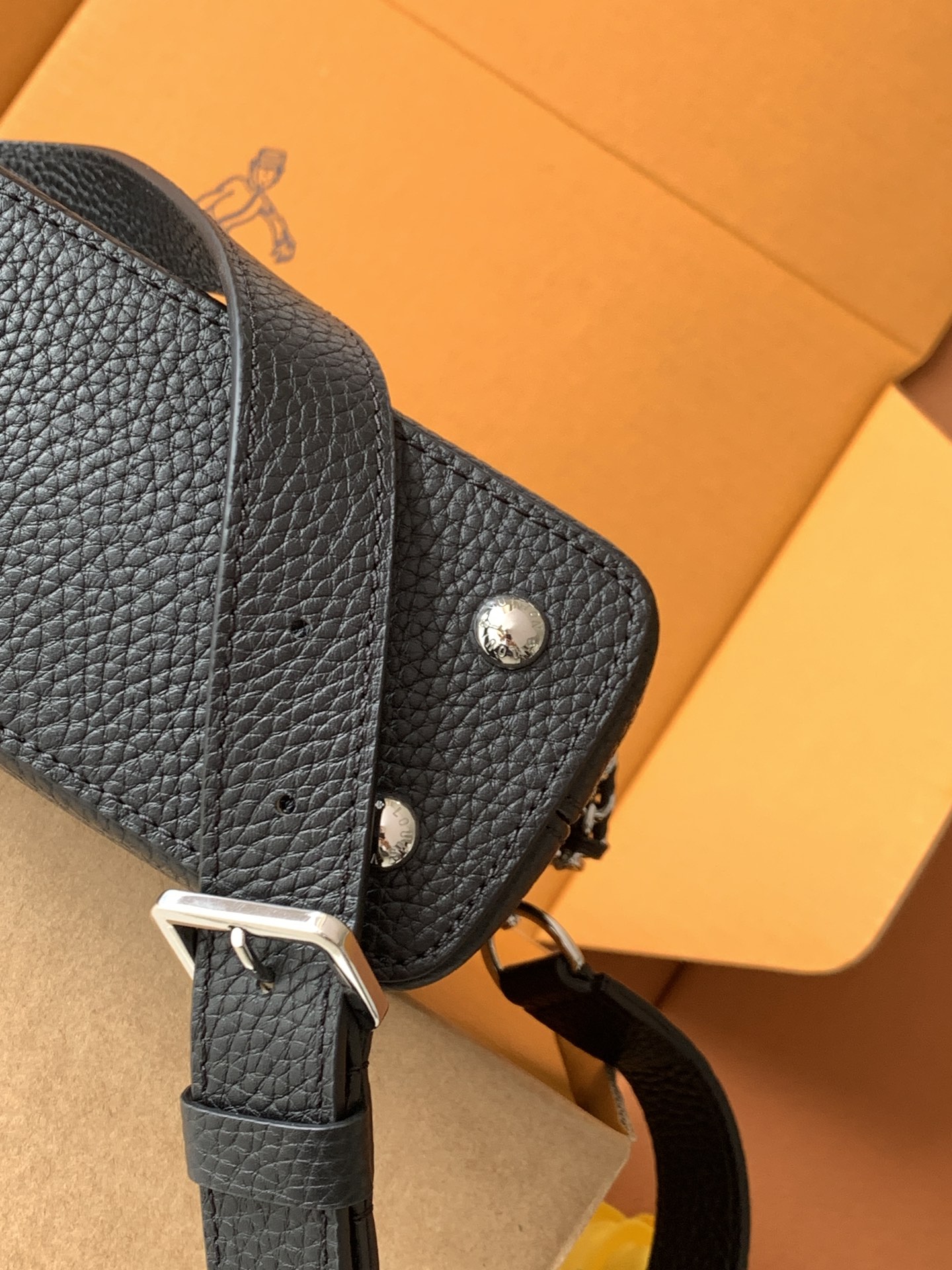 [TOP] Louis Vuitton LV Capucines Bag 21cm/27cm - Black