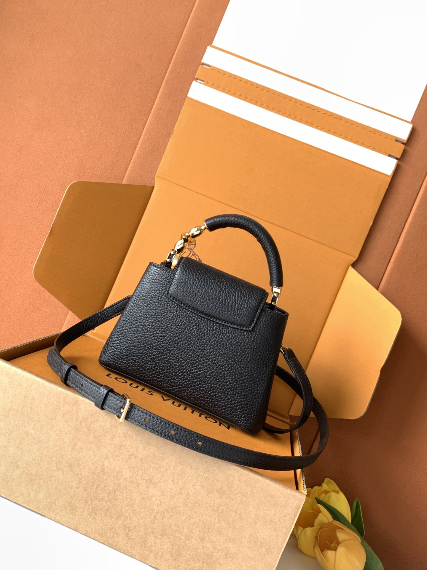 [TOP] Louis Vuitton LV Capucines Bag 21cm/27cm - Black