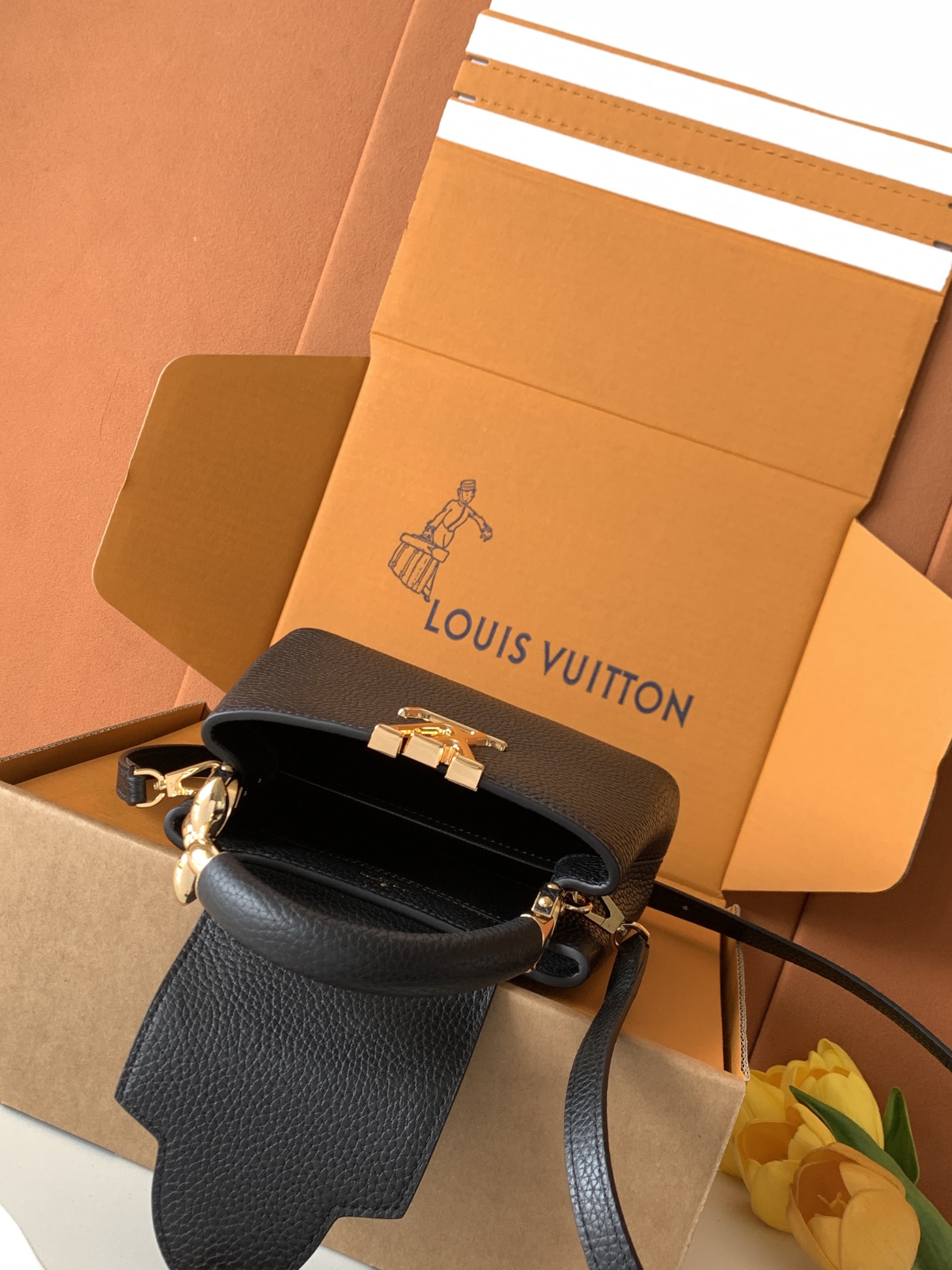 [TOP] Louis Vuitton LV Capucines Bag 21cm/27cm - Black