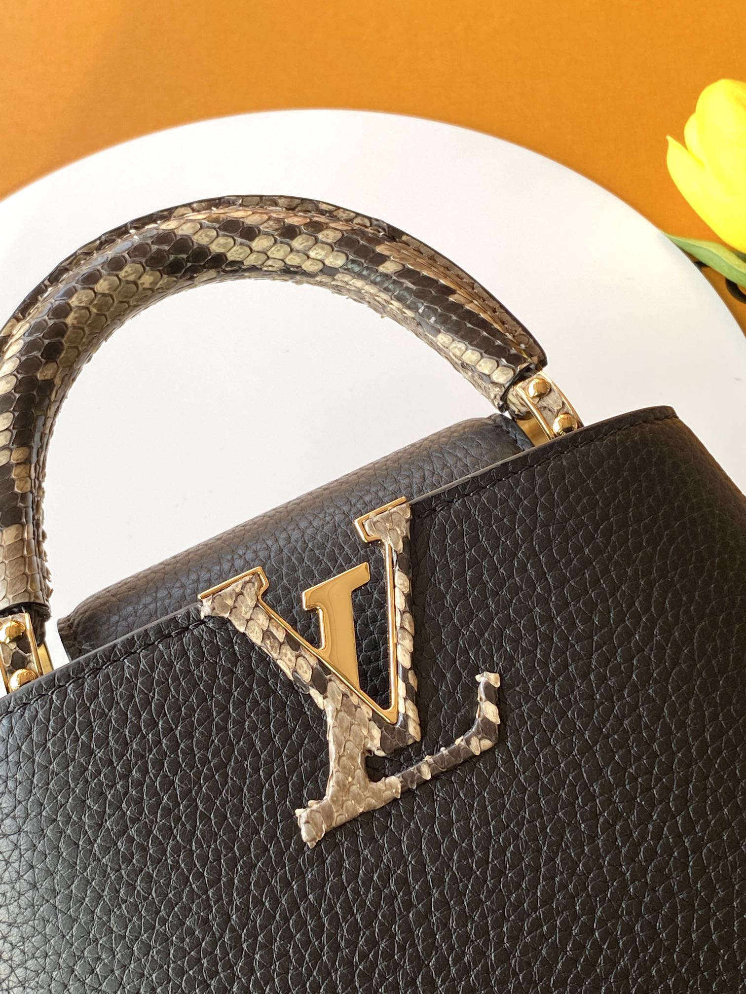 [TOP] Louis Vuitton LV Capucines Bag 21cm/27cm - Black with Glossy Python Gold