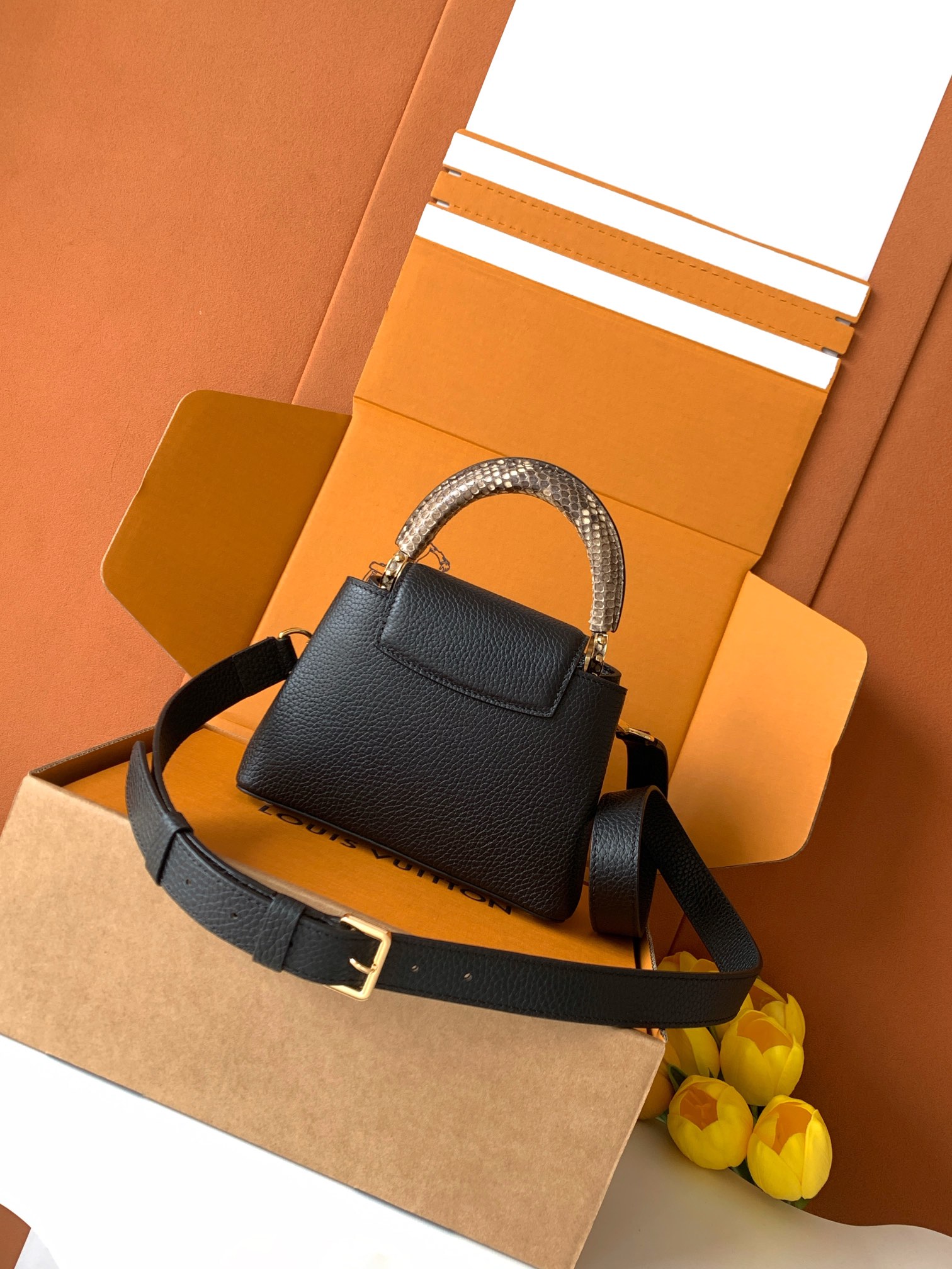 [TOP] Louis Vuitton LV Capucines Bag 21cm/27cm - Black with Glossy Python Gold