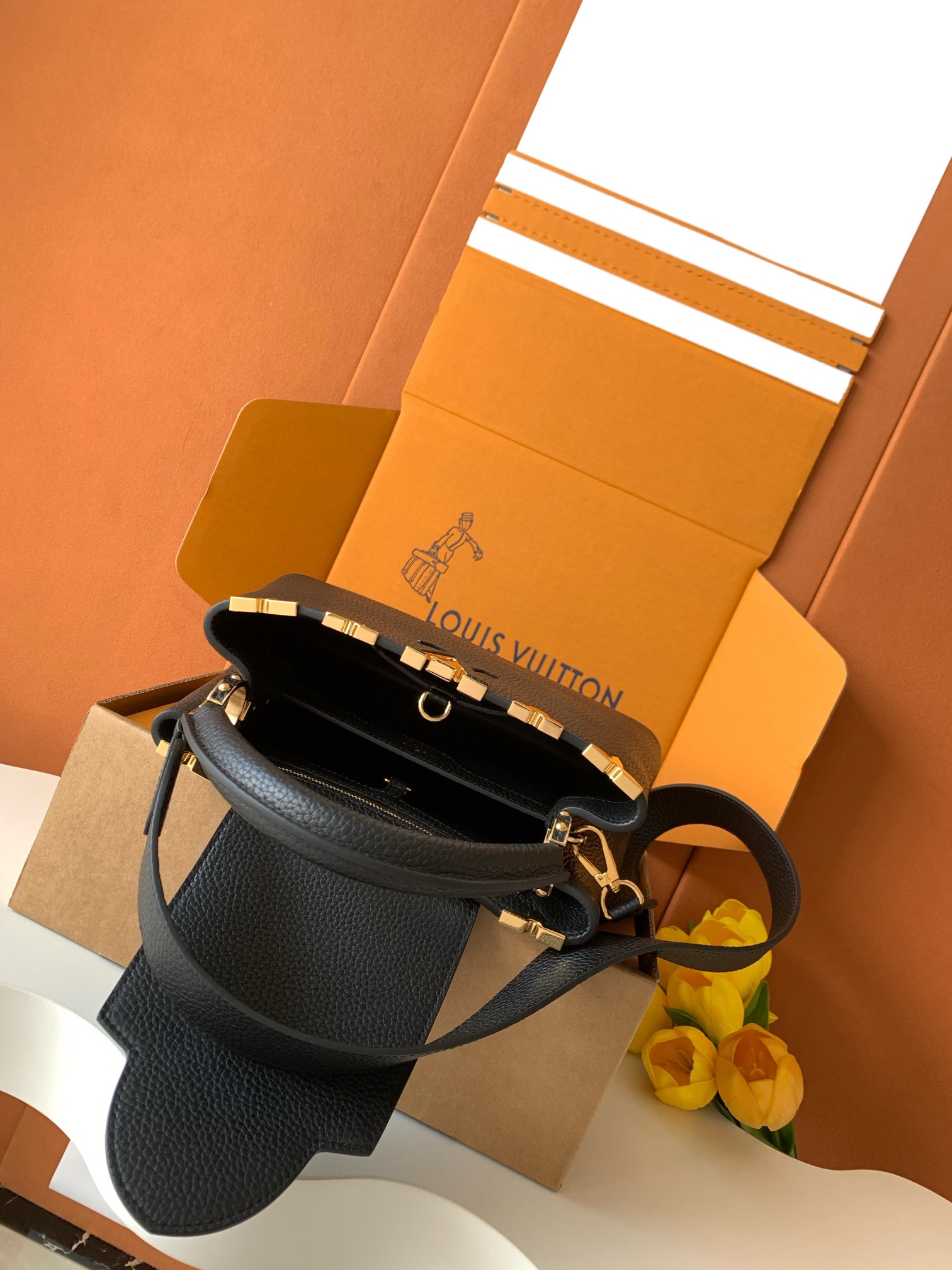 [TOP] Louis Vuitton LV Capucines Bag 27cm - Black