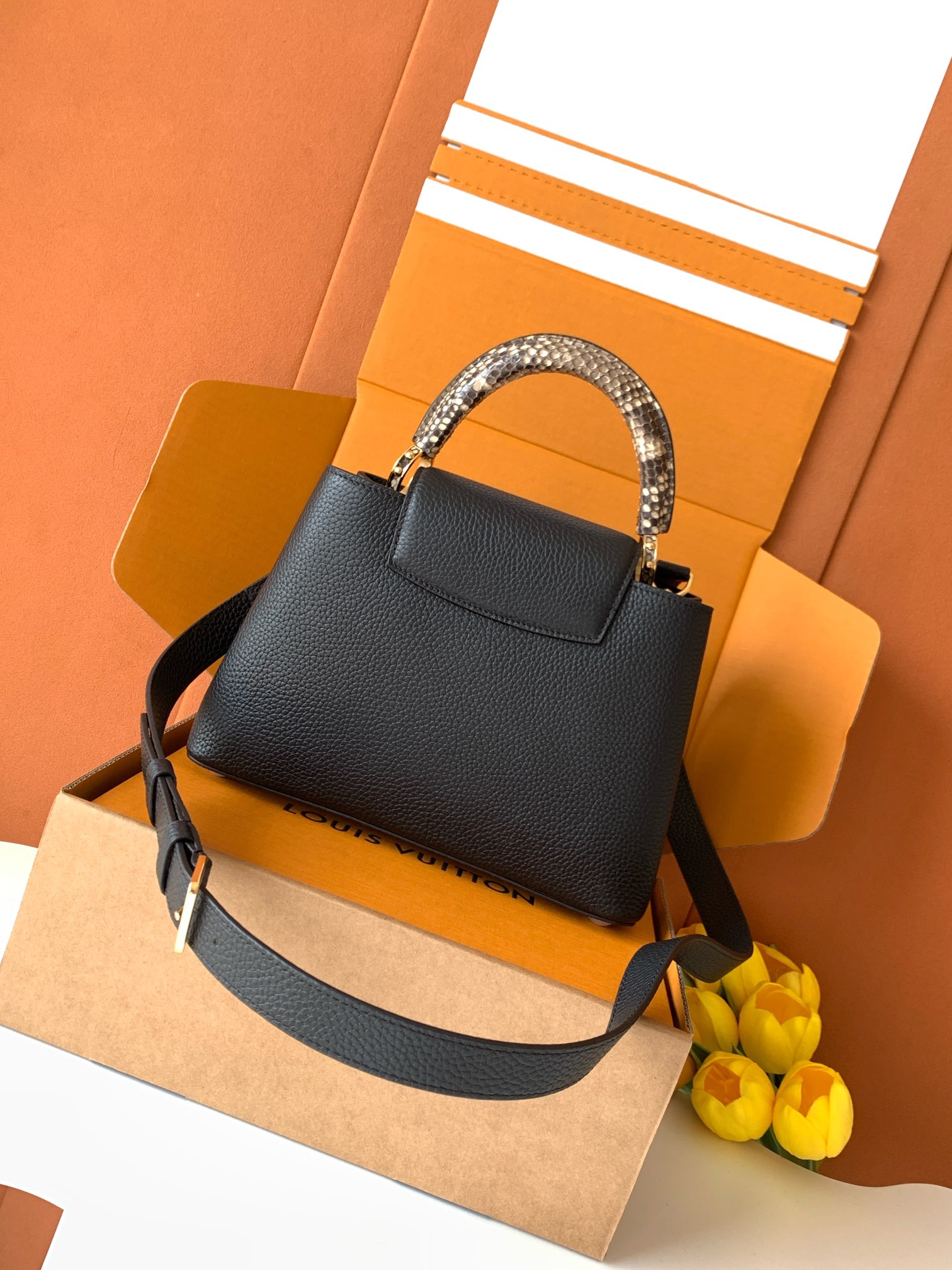 [TOP] Louis Vuitton LV Capucines Bag 21cm/27cm - Black with Glossy Python Gold