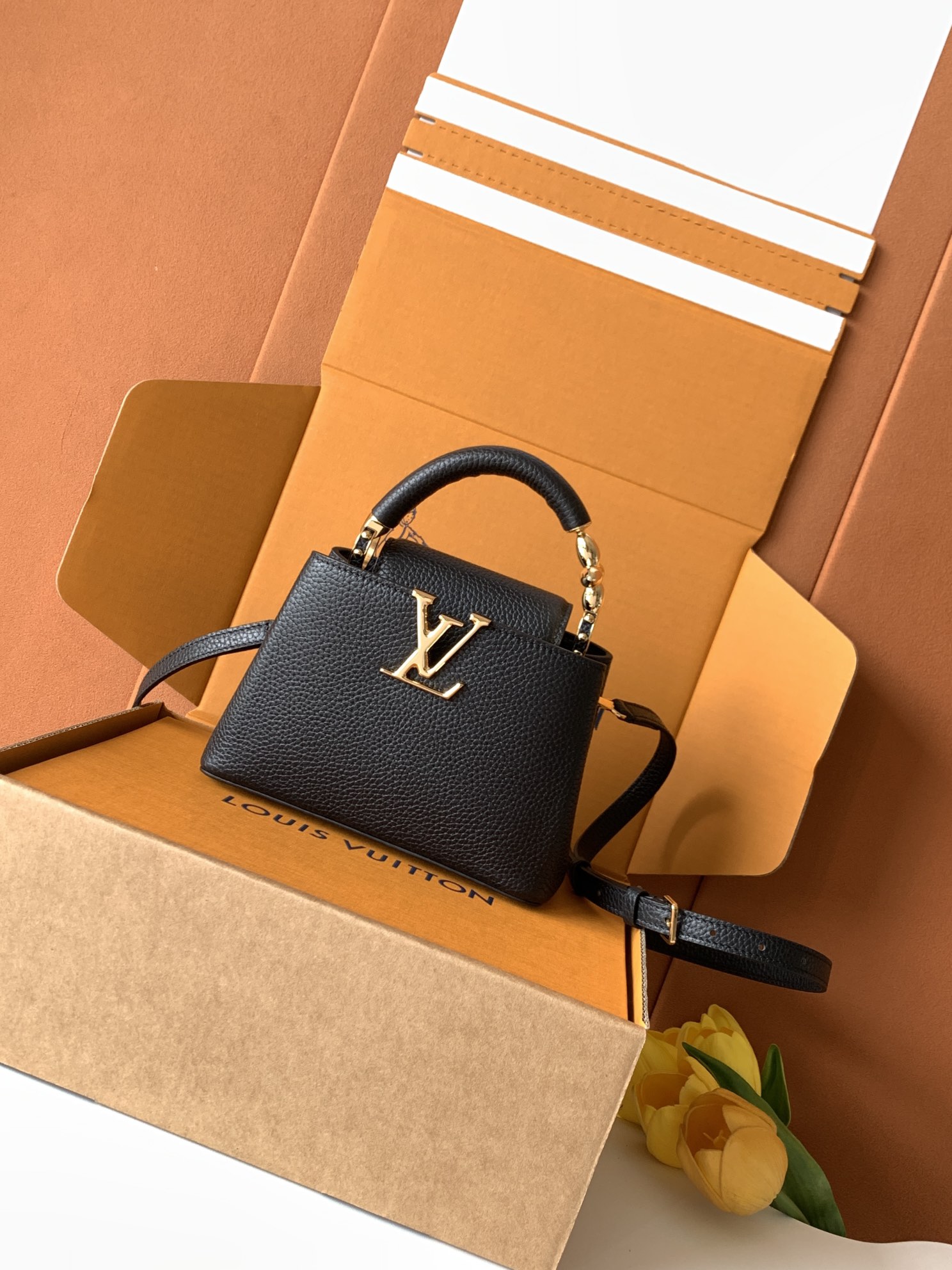 [TOP] Louis Vuitton LV Capucines Bag 21cm/27cm - Black