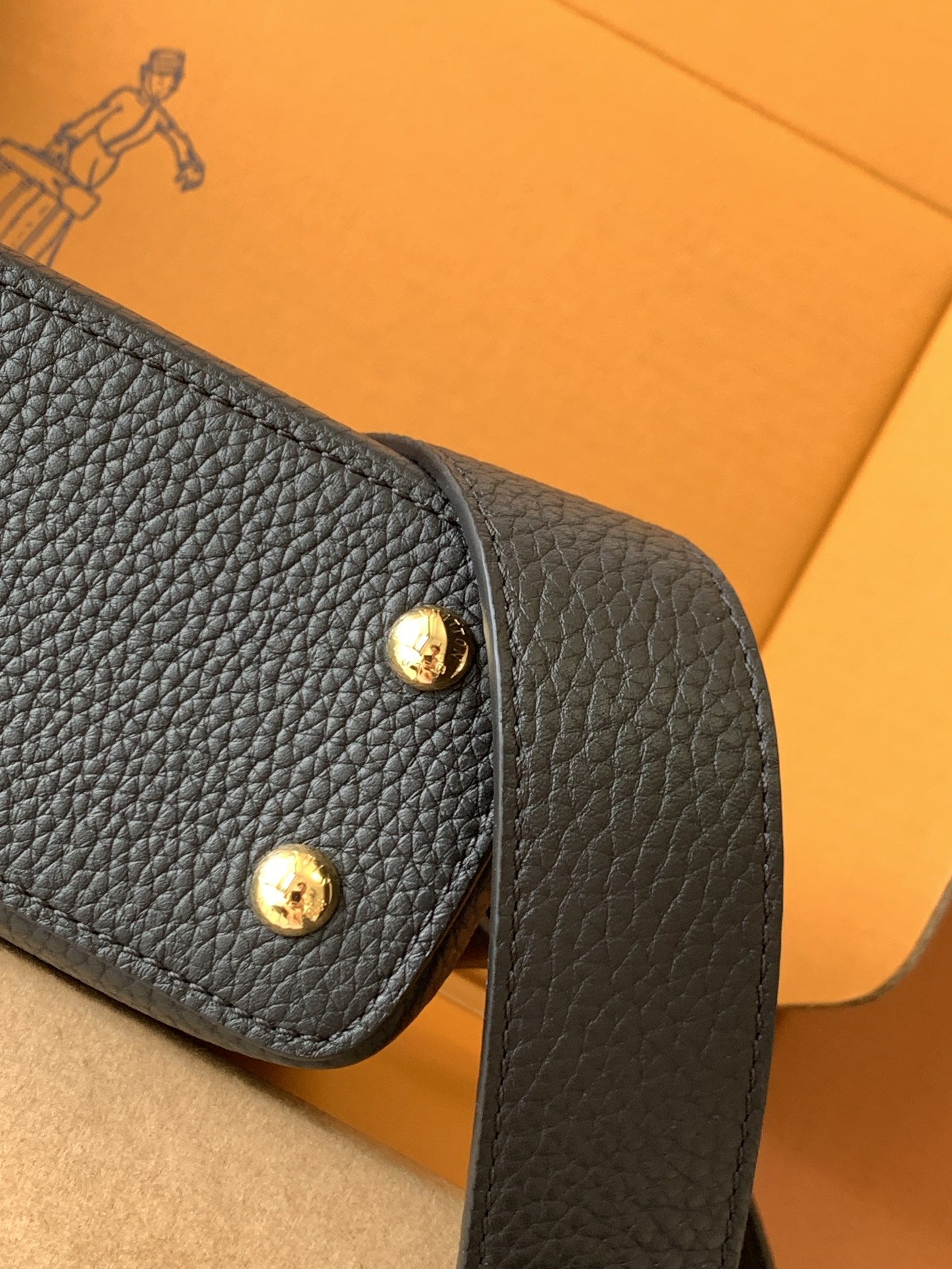 [TOP] Louis Vuitton LV Capucines Bag 21cm/27cm - Black with Glossy Python Gold