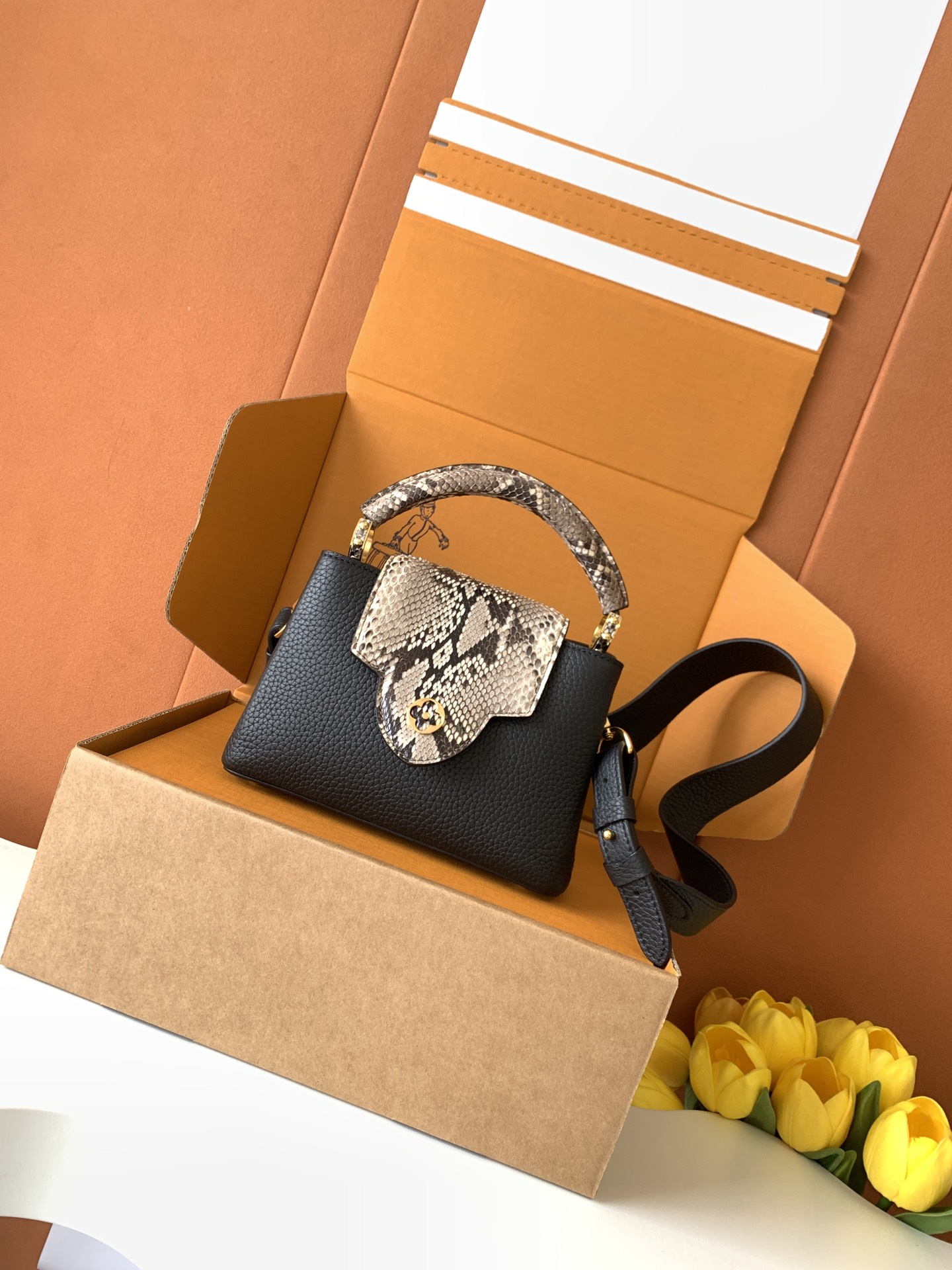 [TOP] Louis Vuitton LV Capucines Bag 21cm/27cm - Black with Glossy Python Gold