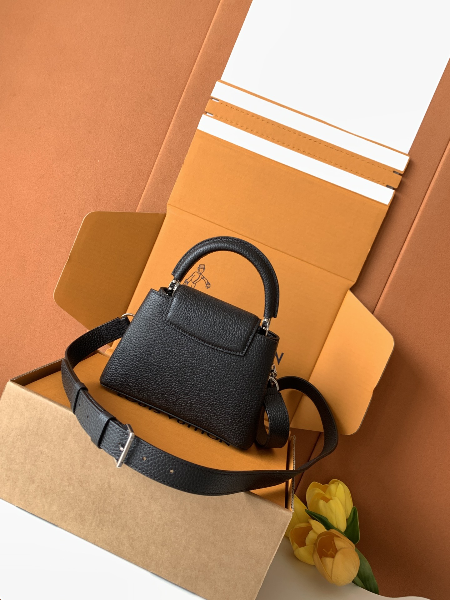 [TOP] Louis Vuitton LV Capucines Bag 21cm/27cm - Black