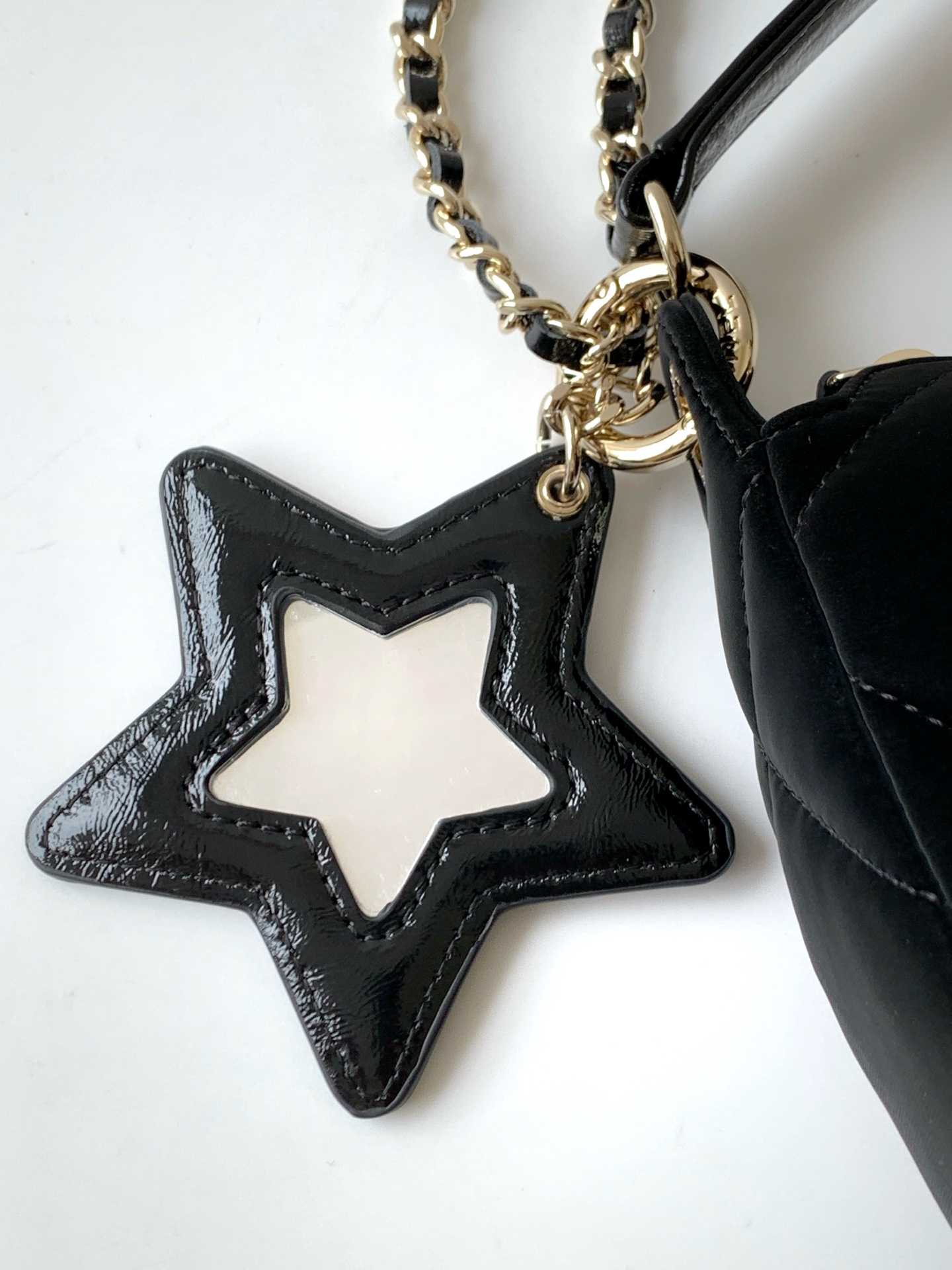 [TOP] CHANEL Chain Bag 15-22-6 cm - Black