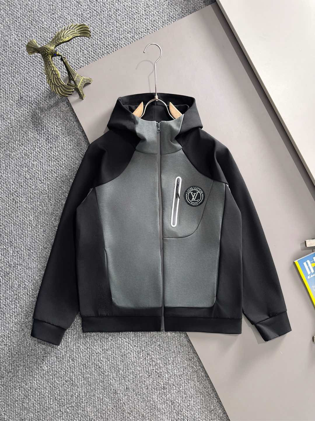 [TOP] Louis Vuitton LV Men's Windbreaker Jacket - 2 Color