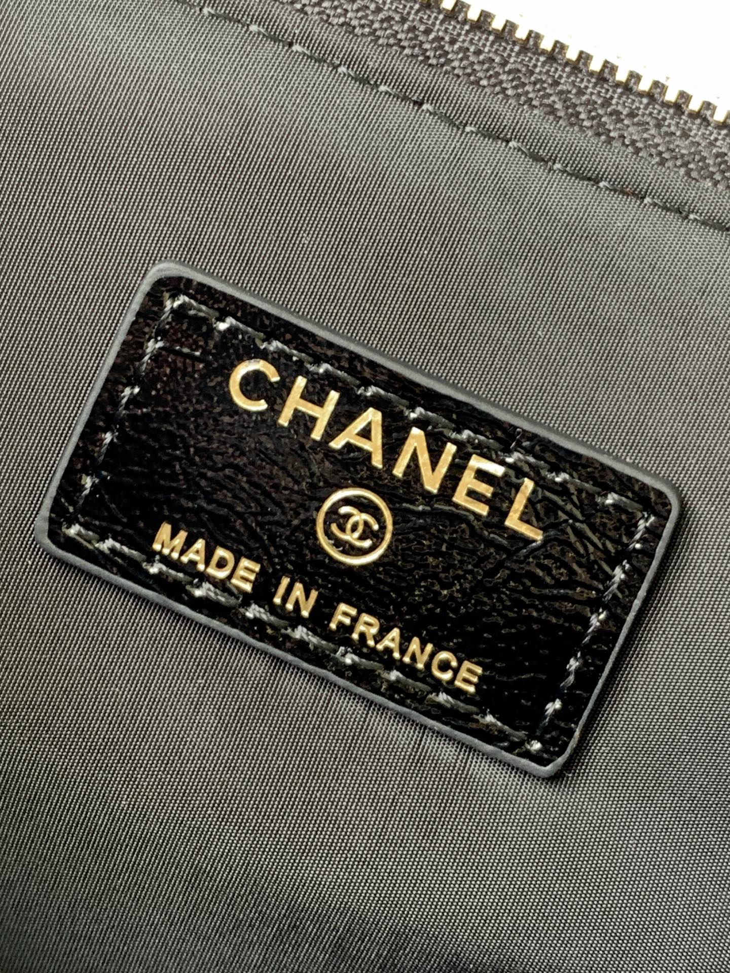 [TOP] CHANEL Chain Bag 15-22-6 cm - Black