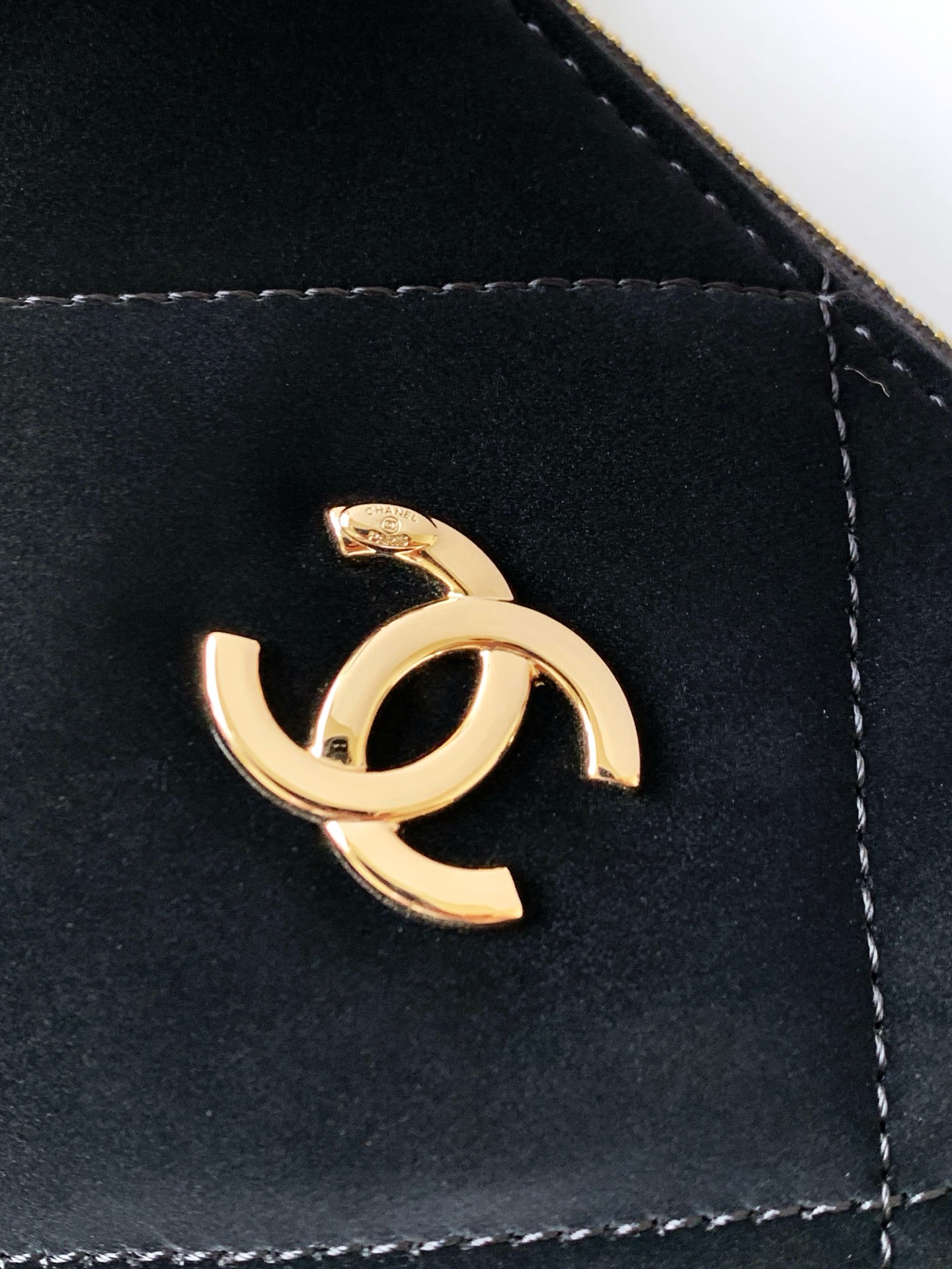 [TOP] CHANEL Chain Bag 15-22-6 cm - Black