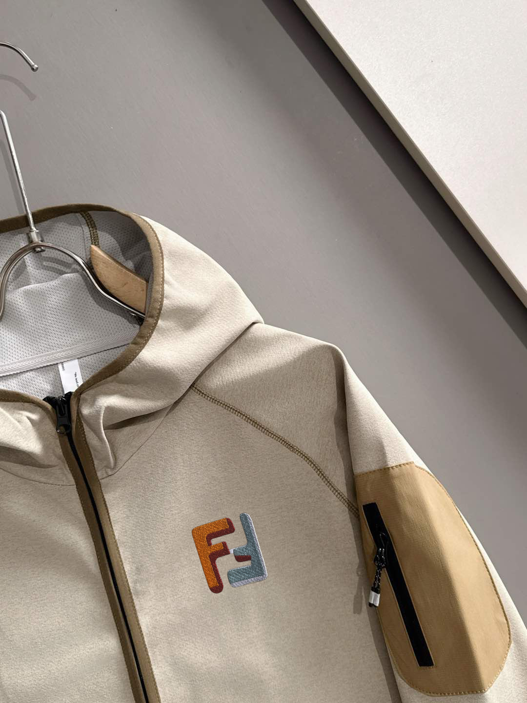 [TOP] FENDI Men's Windbreaker Jacket - 2 Color