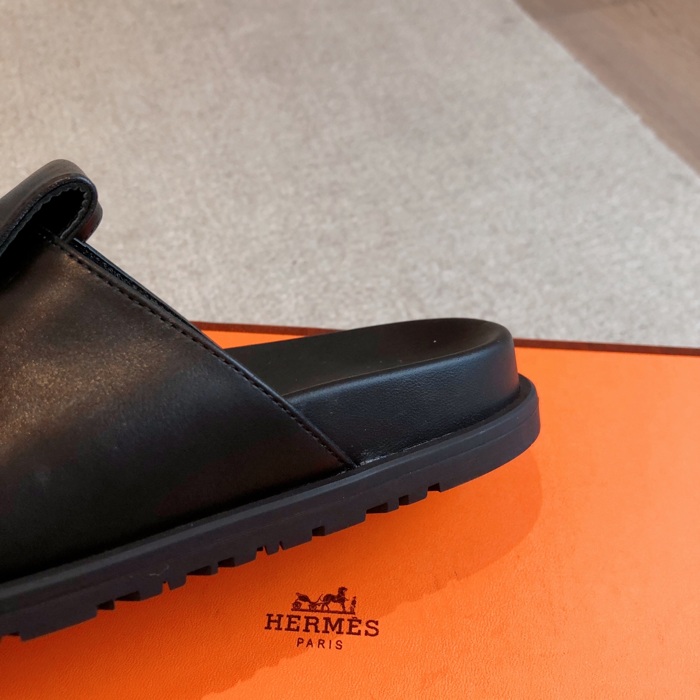 [TOP] HERMES Joyce Slippers- Black