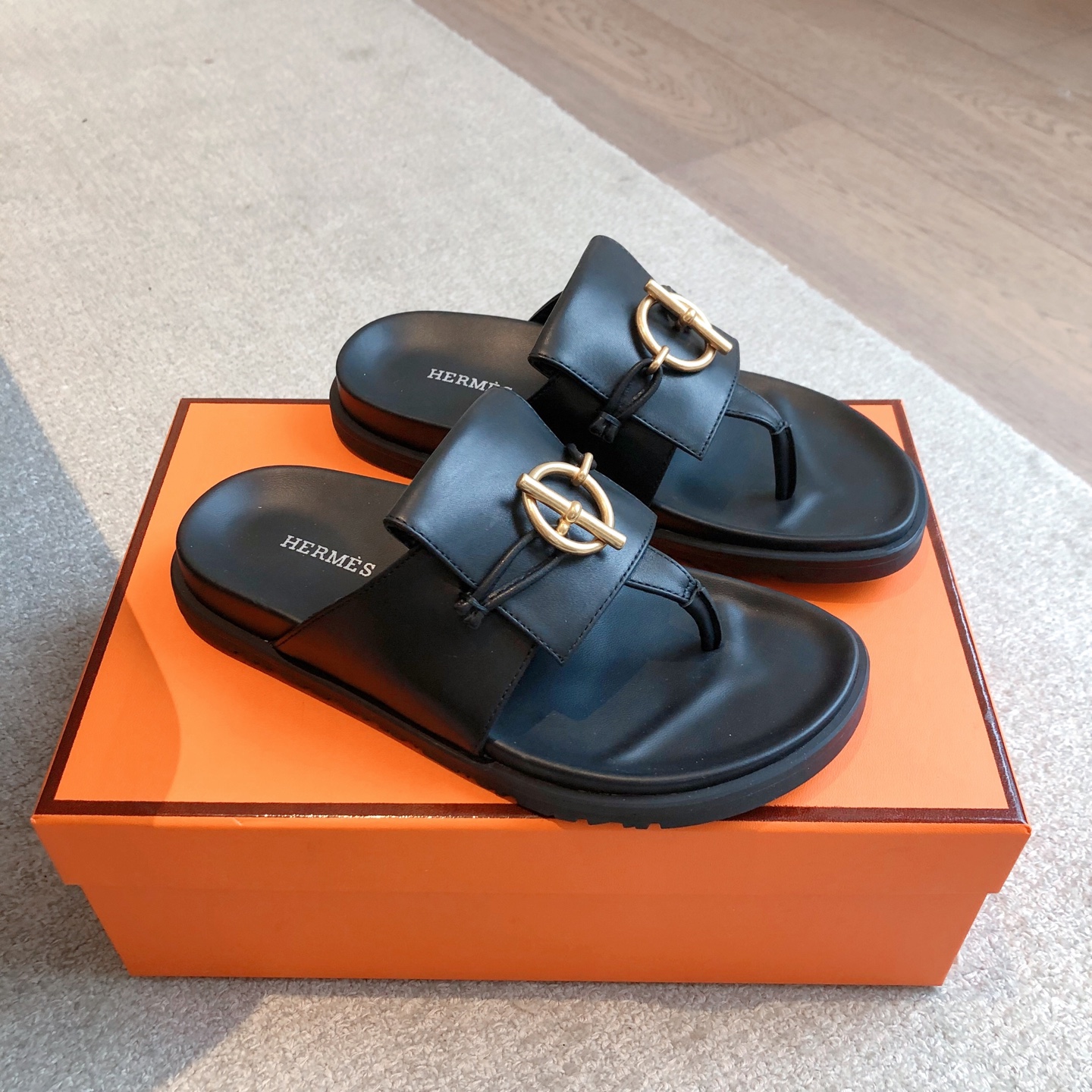 [TOP] HERMES Joyce Slippers- Black