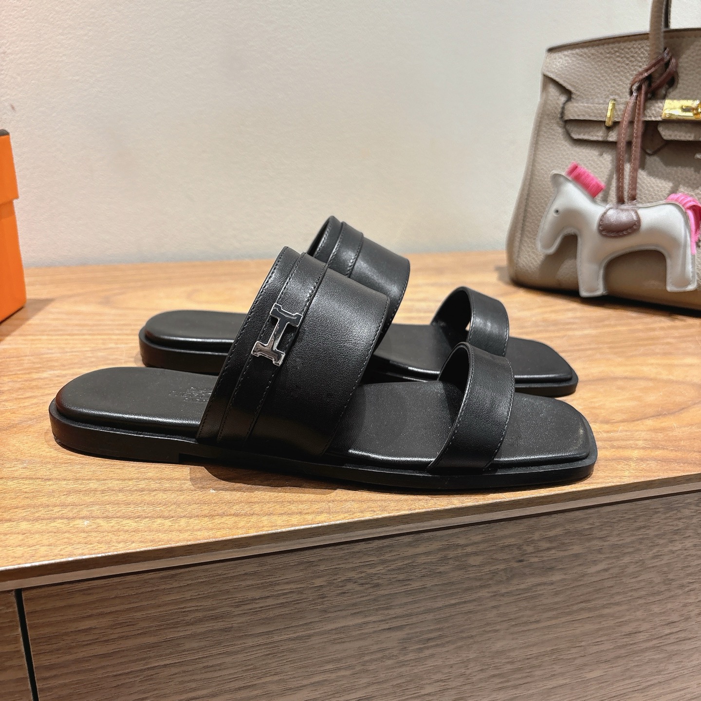 [TOP] HERMES Slippers- Black