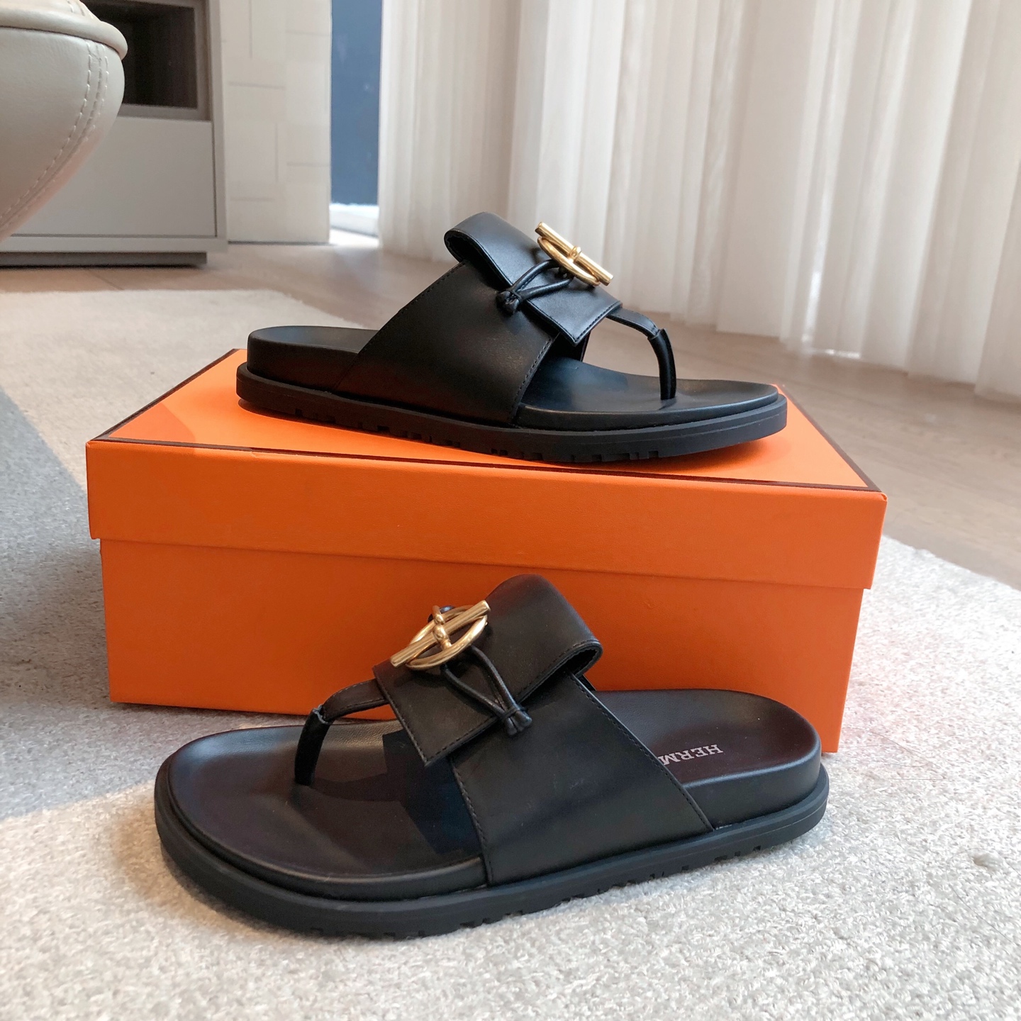 [TOP] HERMES Joyce Slippers- Black