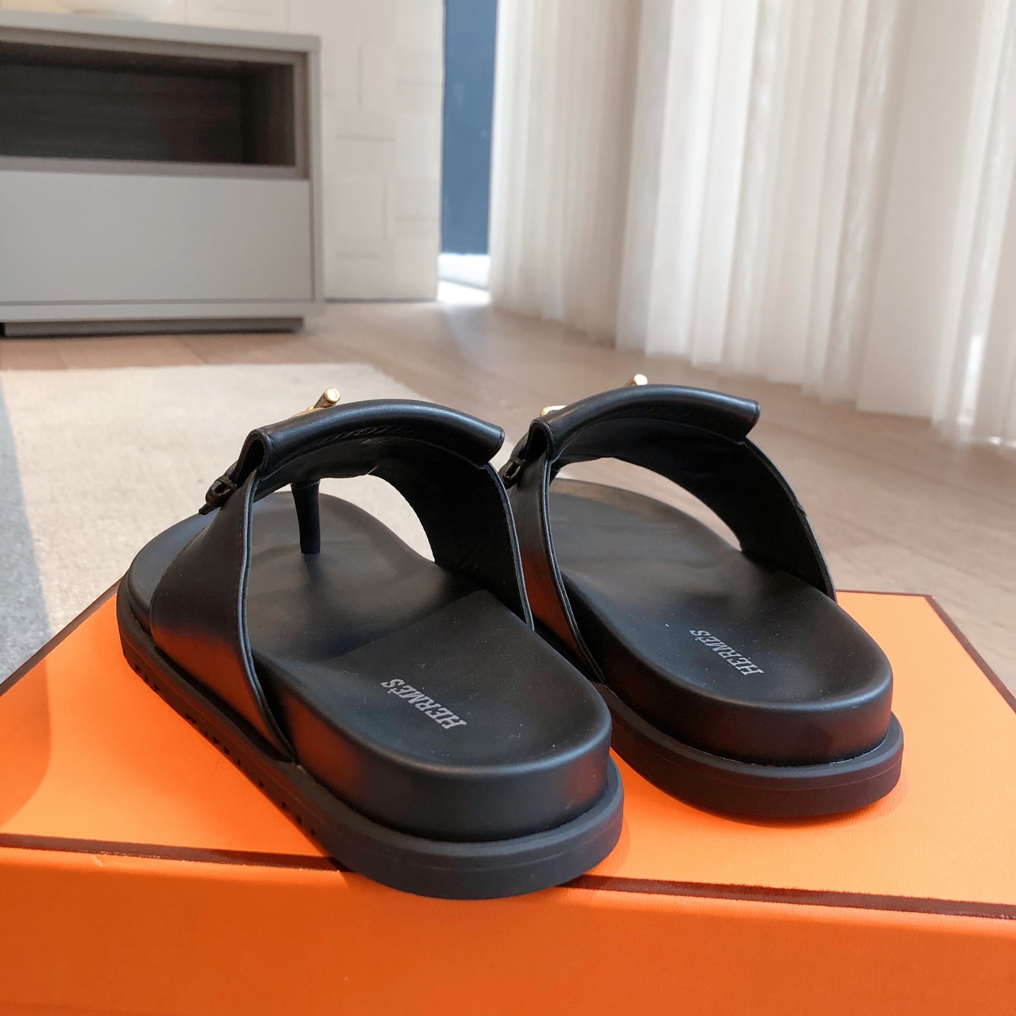 [TOP] HERMES Joyce Slippers- Black