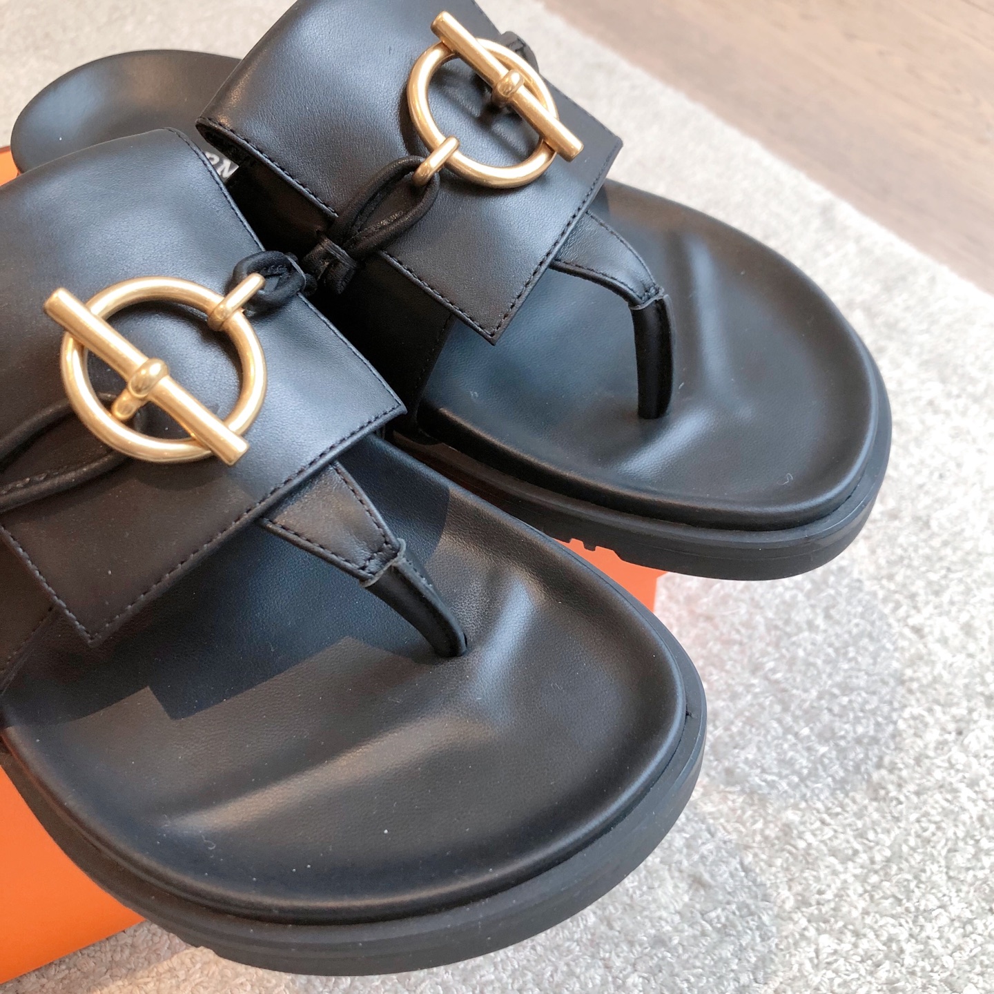 [TOP] HERMES Joyce Slippers- Black